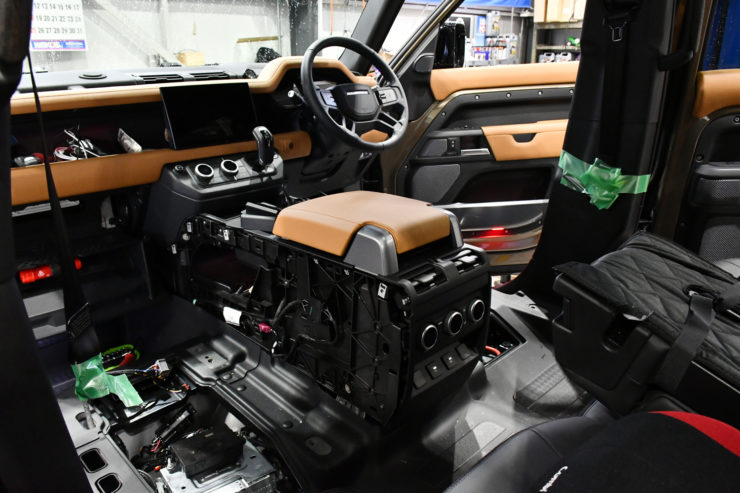 愛知県　名古屋市　ディフェンダー110　ディフェンダー　カスタム　ミラーリング　リアモニター　ボンド　ボンド名古屋　DEFENDER DEFENDER110