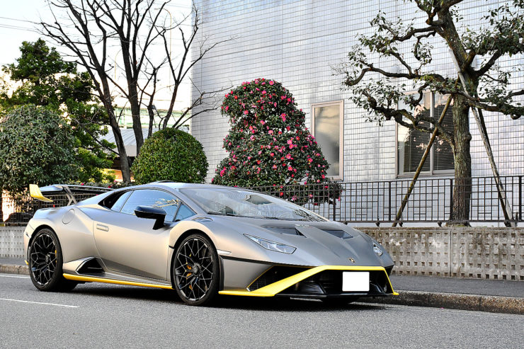 愛知県 名古屋 ウラカン Huracan Lamborghini Akrapovic アクラポビッチ マフラー ASR エキゾーストフラップ 取り付け カスタム ボンド
