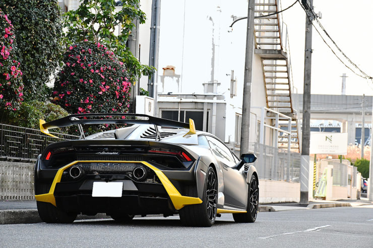 愛知県 名古屋 ウラカン Huracan Lamborghini Akrapovic アクラポビッチ マフラー ASR エキゾーストフラップ 取り付け カスタム ボンド
