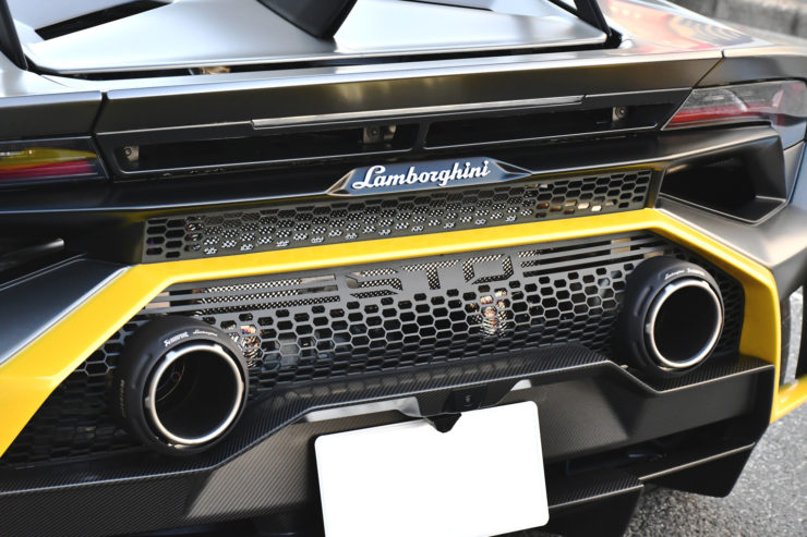 愛知県 名古屋 ウラカン Huracan Lamborghini Akrapovic アクラポビッチ マフラー ASR エキゾーストフラップ 取り付け カスタム ボンド