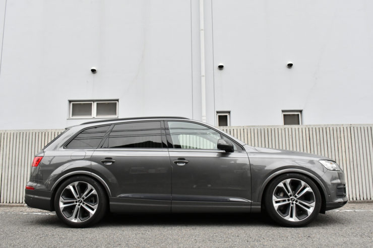 愛知県　名古屋　アウディ　Q7　AUDI　カスタム　ローダウン　スペーサー　ドラレコ　TW90di　ボンド　ボンド名古屋