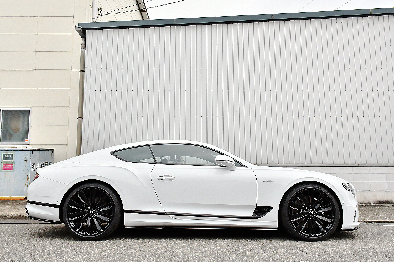 愛知県　名古屋　ベントレー　BENTLEY　コンチネンタルGT　continentalGT　ローダウン　スペーサー　W12　カスタム　プロテクションフィルム　デジタルインナーミラー　レーダー　YUPITERU　Z2000　ブラックアウト　ボンド