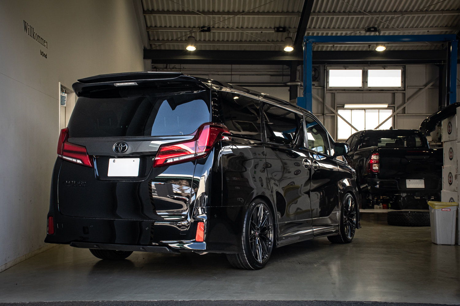 トヨタ　アルファード　ローダウン　KW　車高調　VOSSEN　ブラックアウト　ホイール　21インチ　カスタム　名古屋