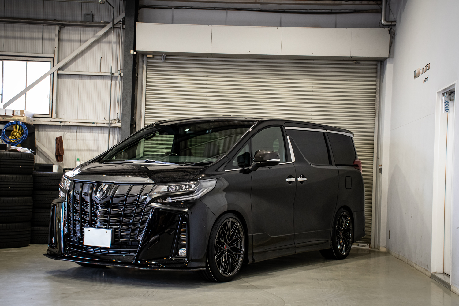 トヨタ　アルファード　ローダウン　KW　車高調　VOSSEN　アメ鍛　ホイール　21インチ　カスタム　名古屋