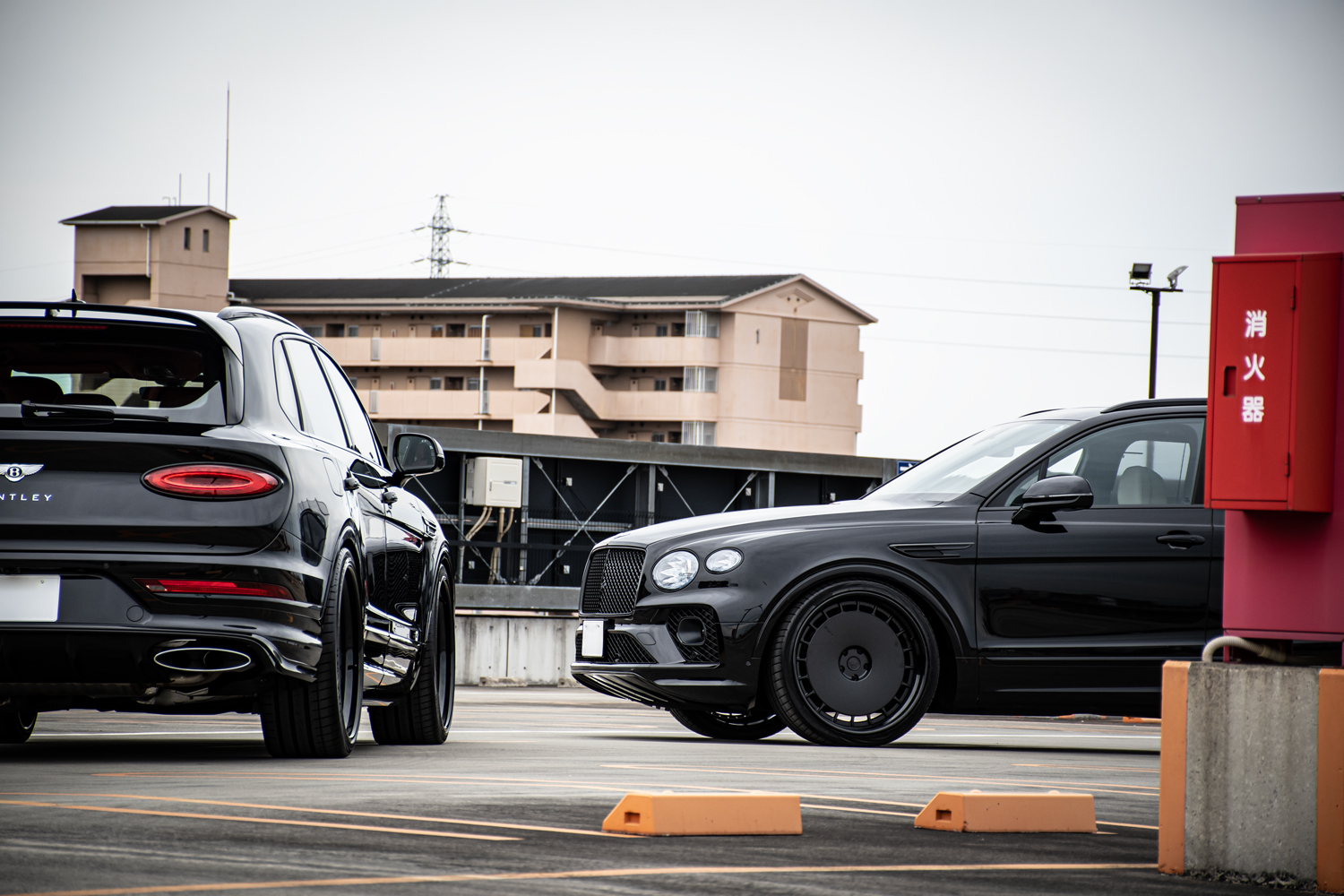 ベントレー ベンテイガ ローダウン ブラックアウト HRE ヴィンテージ935 24インチ ホイール カスタム 名古屋