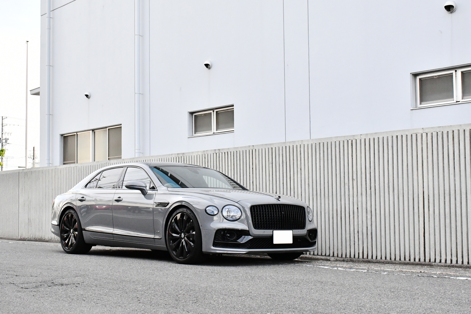 愛知県 名古屋 ベントレー フラスパ BENTLEY FLYINGSPUR デジタルインナーミラー ローダウン ボンネットマスコット点灯 カスタム ボンド ボンド名古屋