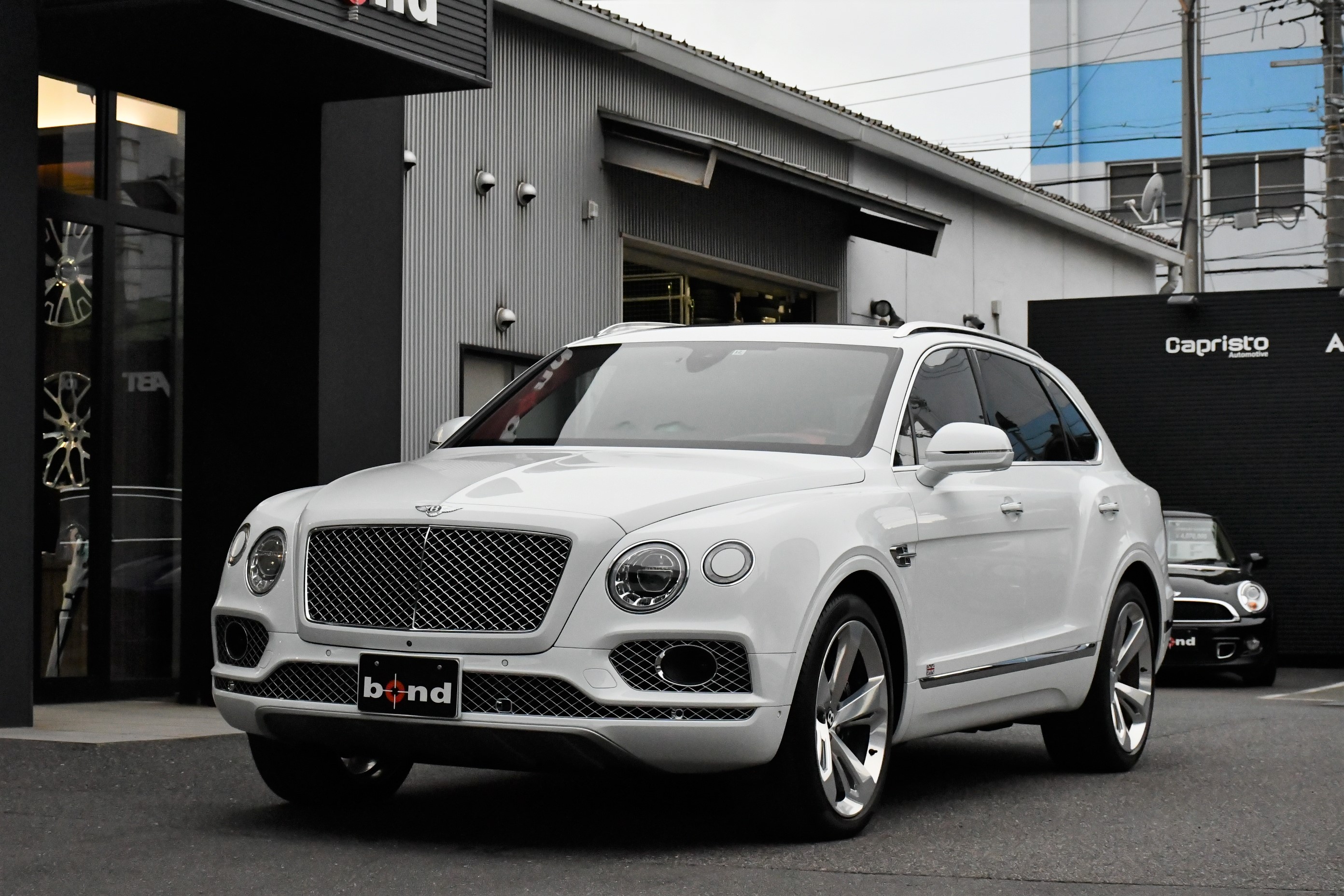 ベンテイガ ベントレー BENTLEY BENTAYGA W12 在庫車 ホワイト マリナー naim ネイム ツーリングスペック フロントシートコンフォートスペック ソフトクローズドア パノラマガラスサンルーフ