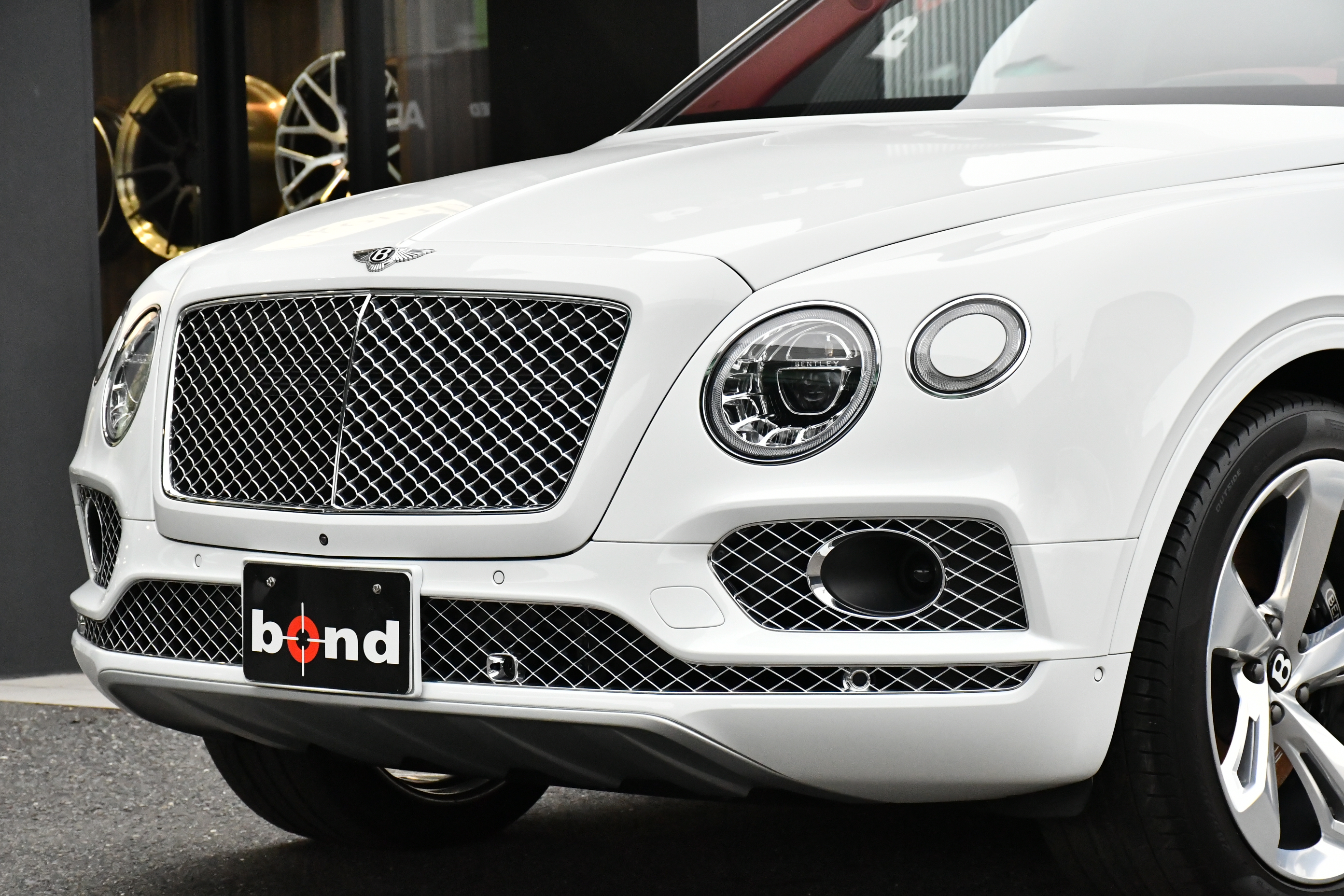 ベンテイガ ベントレー BENTLEY BENTAYGA W12 在庫車 ホワイト マリナー naim ネイム ツーリングスペック フロントシートコンフォートスペック ソフトクローズドア パノラマガラスサンルーフ