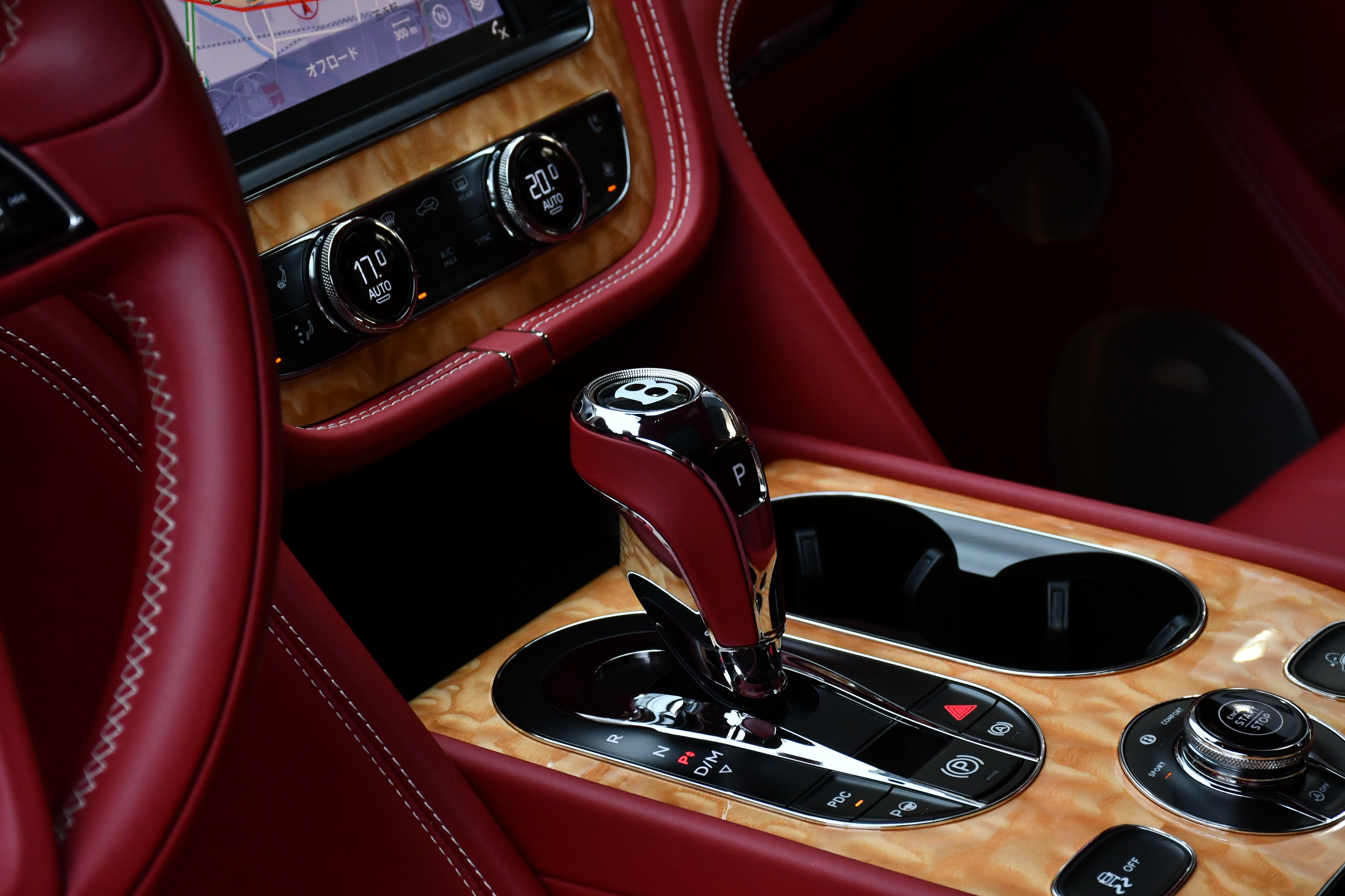 ベンテイガ ベントレー BENTLEY BENTAYGA W12 在庫車 ホワイト マリナー naim ネイム ツーリングスペック フロントシートコンフォートスペック ソフトクローズドア パノラマガラスサンルーフ