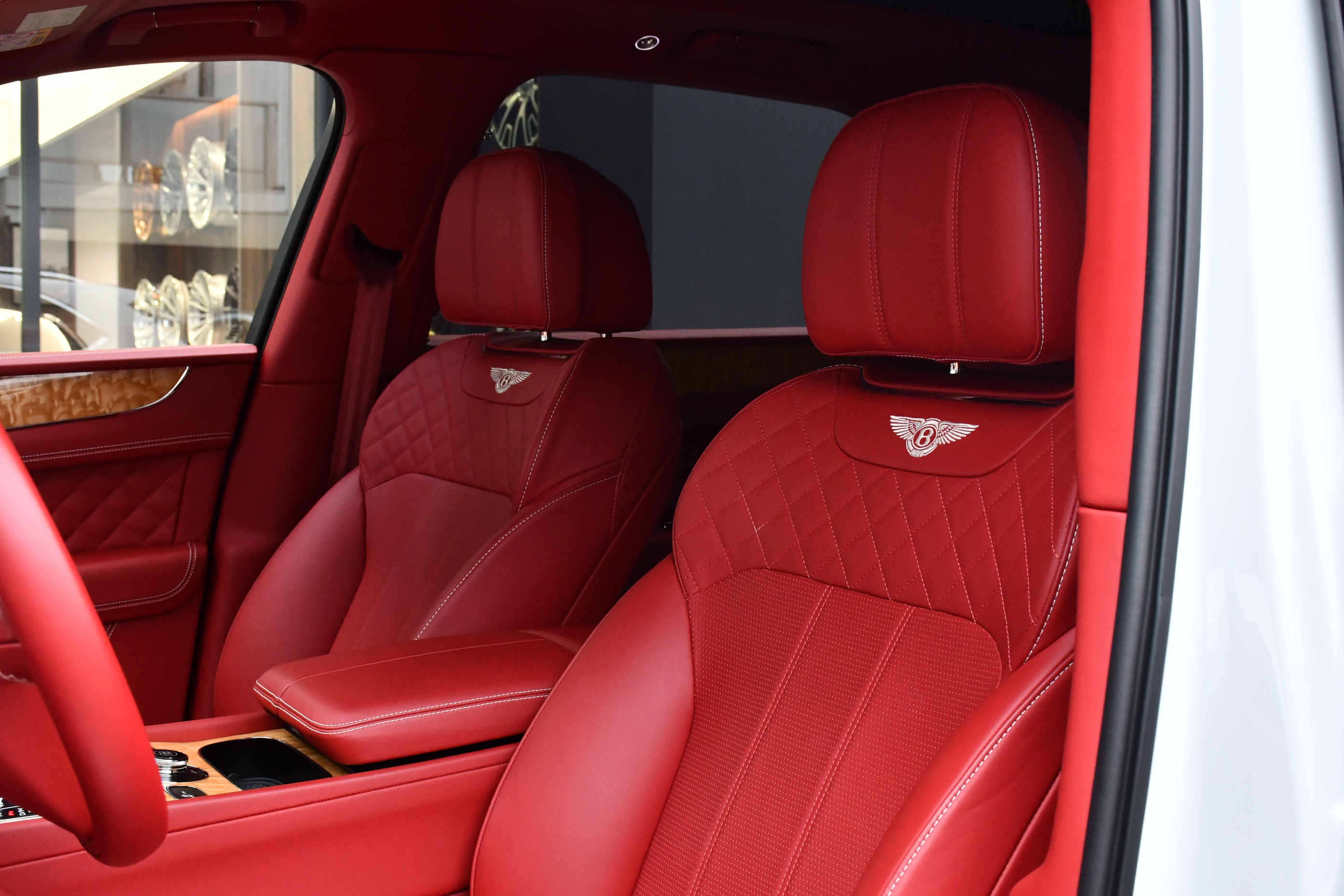 ベンテイガ ベントレー BENTLEY BENTAYGA W12 在庫車 ホワイト マリナー naim ネイム ツーリングスペック フロントシートコンフォートスペック ソフトクローズドア パノラマガラスサンルーフ