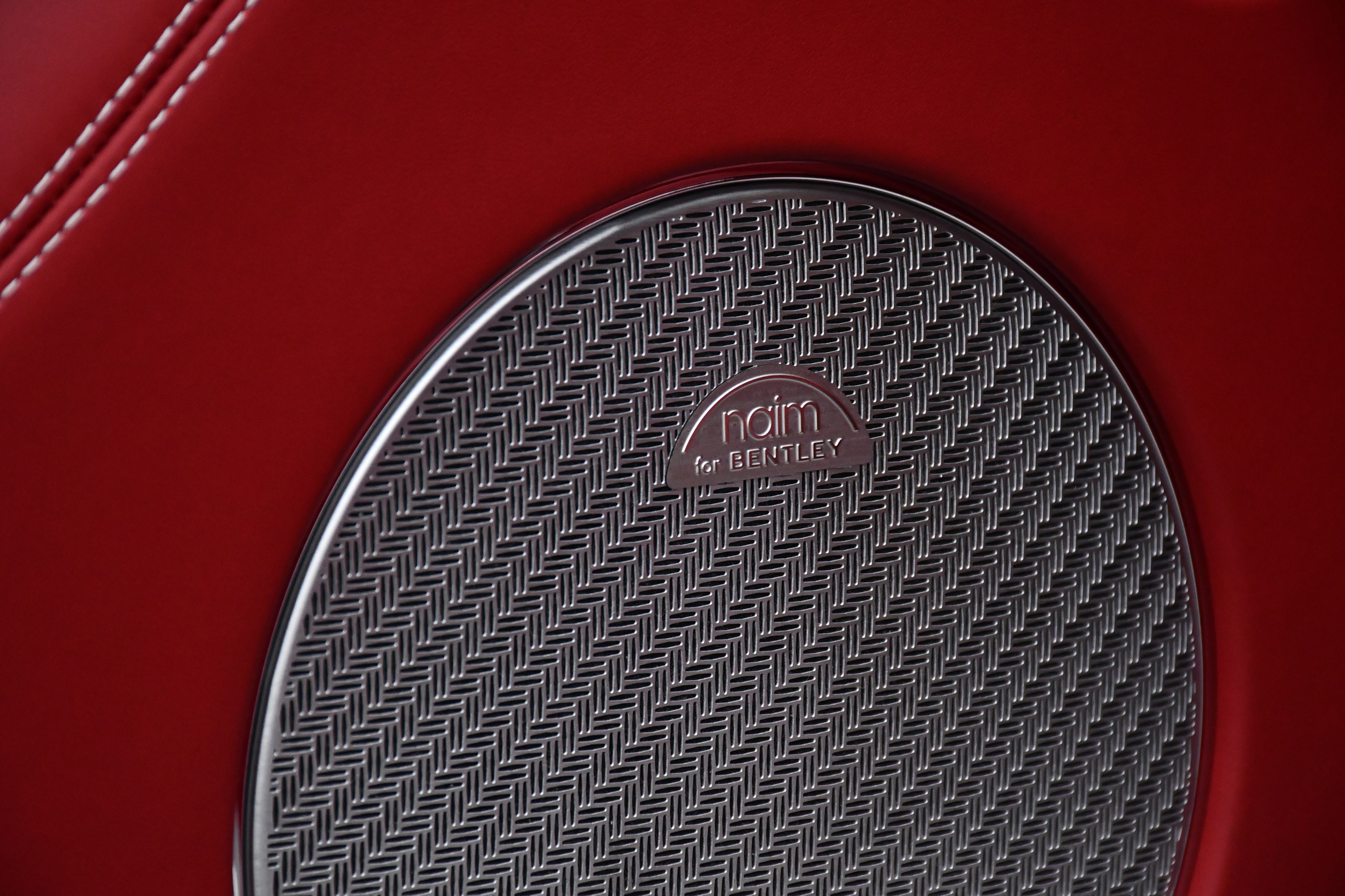 ベンテイガ ベントレー BENTLEY BENTAYGA W12 在庫車 ホワイト マリナー naim ネイム ツーリングスペック フロントシートコンフォートスペック ソフトクローズドア パノラマガラスサンルーフ