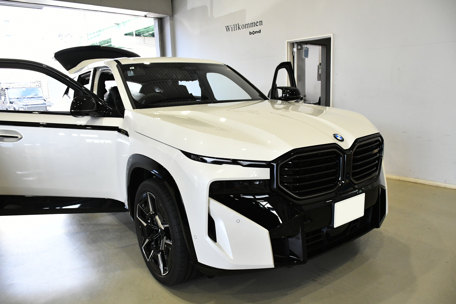 愛知県 名古屋 BMW XM TVキャンセラー 取付け ボンド ボンド名古屋