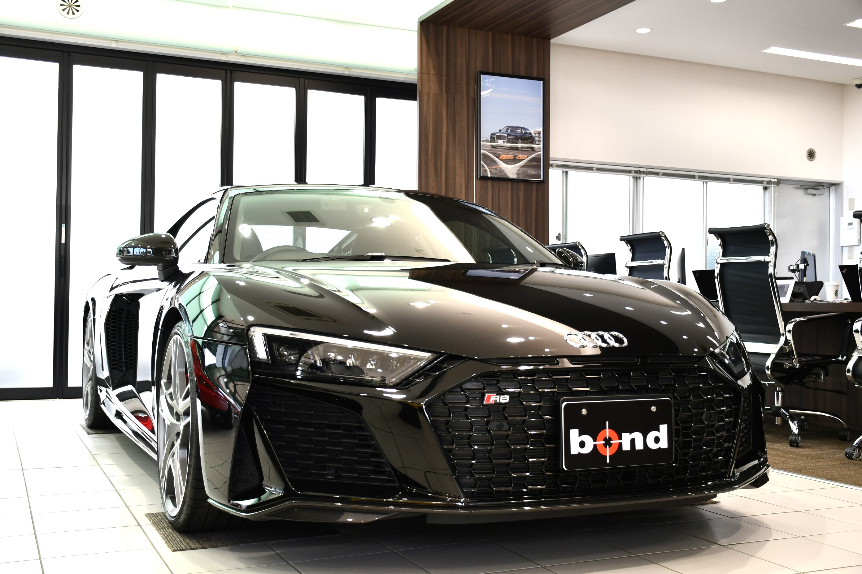 AUDI　 Bang＆Olfsen　 bond cars NAGOYA　 R8　 R8 Coupe V10 Perfomance V10　アウディ　カーボンエンジンカバー　カーボンパーツ　ダイナミックステアリング　クーペ　 右ハンドル　最終型
