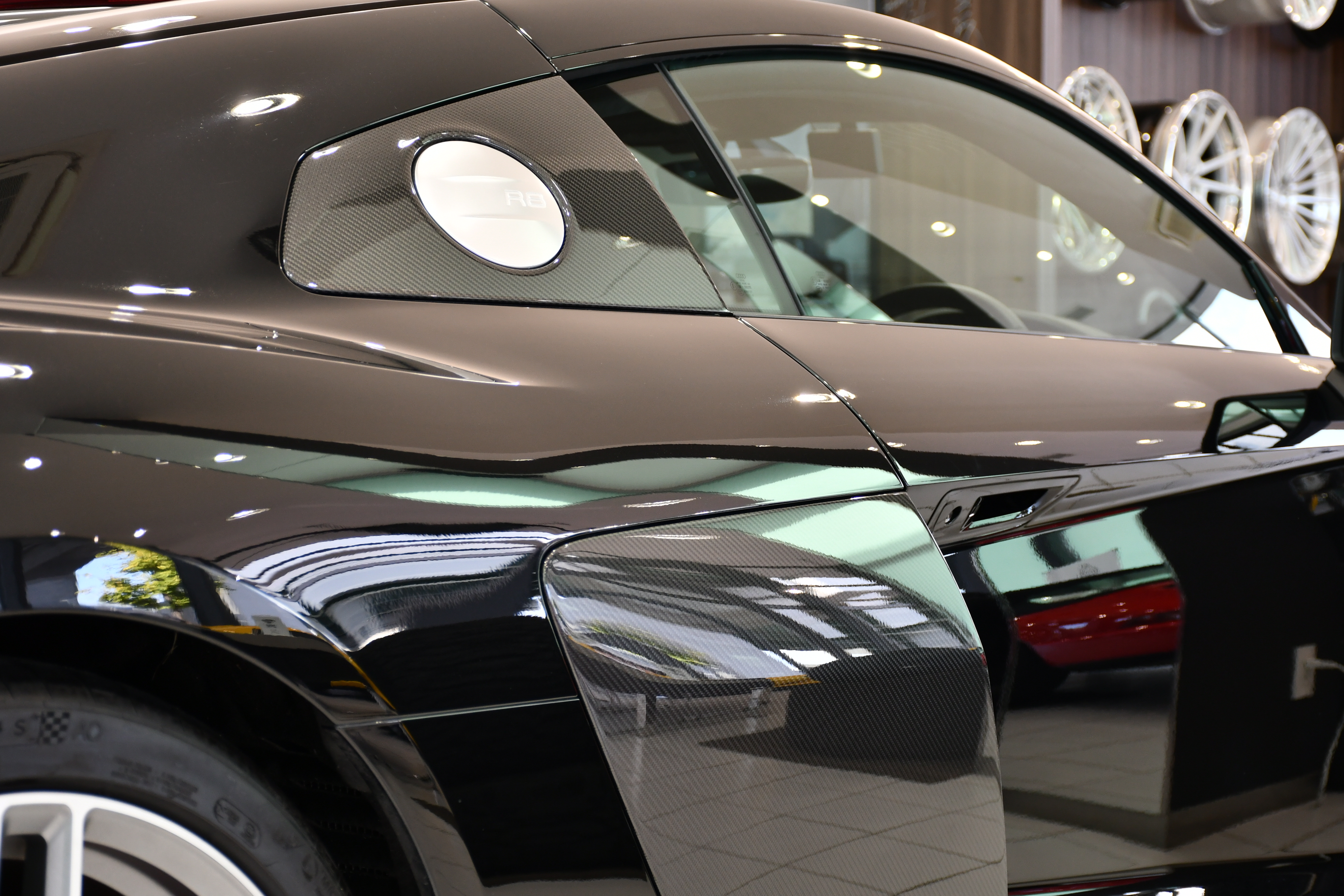 AUDI　 Bang＆Olfsen　 bond cars NAGOYA　 R8　 R8 Coupe V10 Perfomance V10　アウディ　カーボンエンジンカバー　カーボンパーツ　ダイナミックステアリング　クーペ　 右ハンドル　最終型