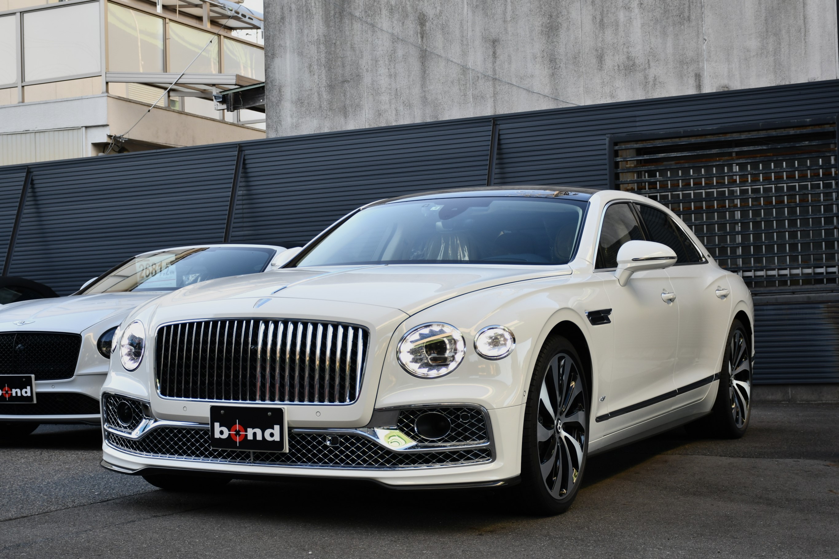 BENTLEY bond cars NAGOYA FIRST EDITION FLYING SPUR FlyingB FlyingSpur ソフトクローズドア ナイトビジョン パッケージ ファーストエディション フライングスパー ヘッドアップディスプレイ ベンチレーション ベントレー ボンドカーズ名古屋 マリナー マリナードライビングパッケージ 在庫車