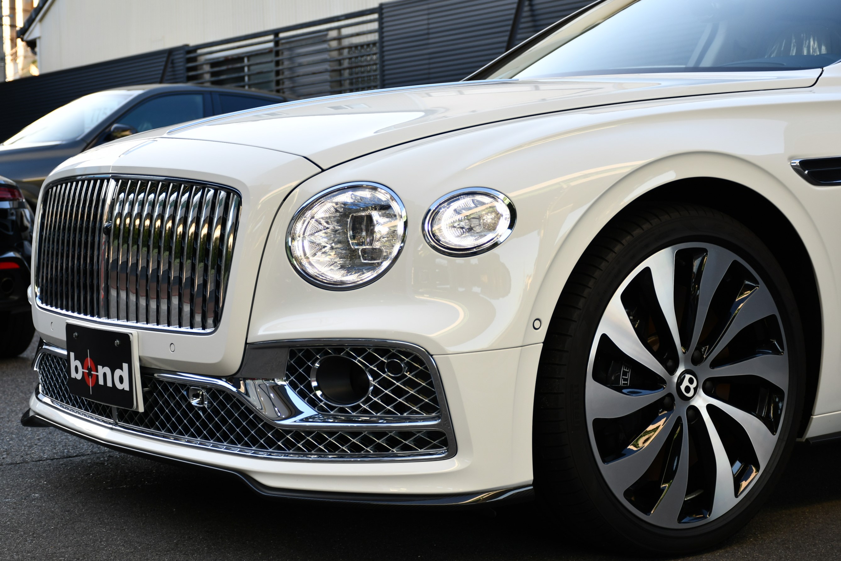BENTLEY bond cars NAGOYA FIRST EDITION FLYING SPUR FlyingB FlyingSpur ソフトクローズドア ナイトビジョン パッケージ ファーストエディション フライングスパー ヘッドアップディスプレイ ベンチレーション ベントレー ボンドカーズ名古屋 マリナー マリナードライビングパッケージ 在庫車