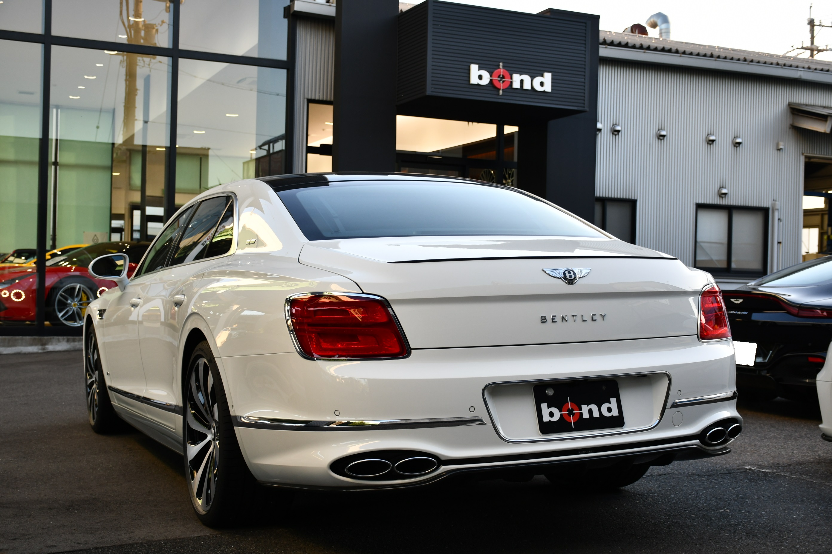 BENTLEY bond cars NAGOYA FIRST EDITION FLYING SPUR FlyingB FlyingSpur ソフトクローズドア ナイトビジョン パッケージ ファーストエディション フライングスパー ヘッドアップディスプレイ ベンチレーション ベントレー ボンドカーズ名古屋 マリナー マリナードライビングパッケージ 在庫車