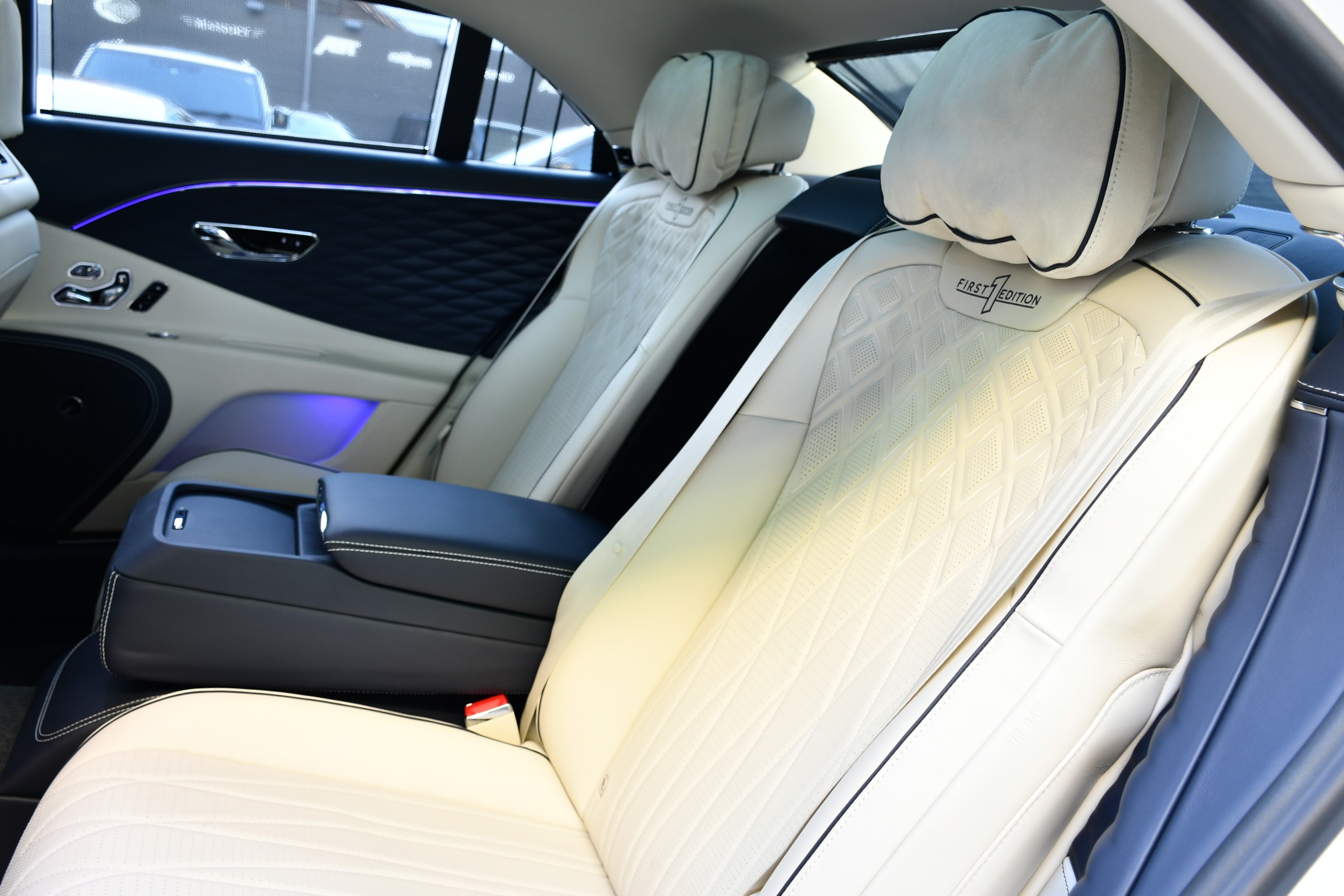 BENTLEY bond cars NAGOYA FIRST EDITION FLYING SPUR FlyingB FlyingSpur ソフトクローズドア ナイトビジョン パッケージ ファーストエディション フライングスパー ヘッドアップディスプレイ ベンチレーション ベントレー ボンドカーズ名古屋 マリナー マリナードライビングパッケージ 在庫車