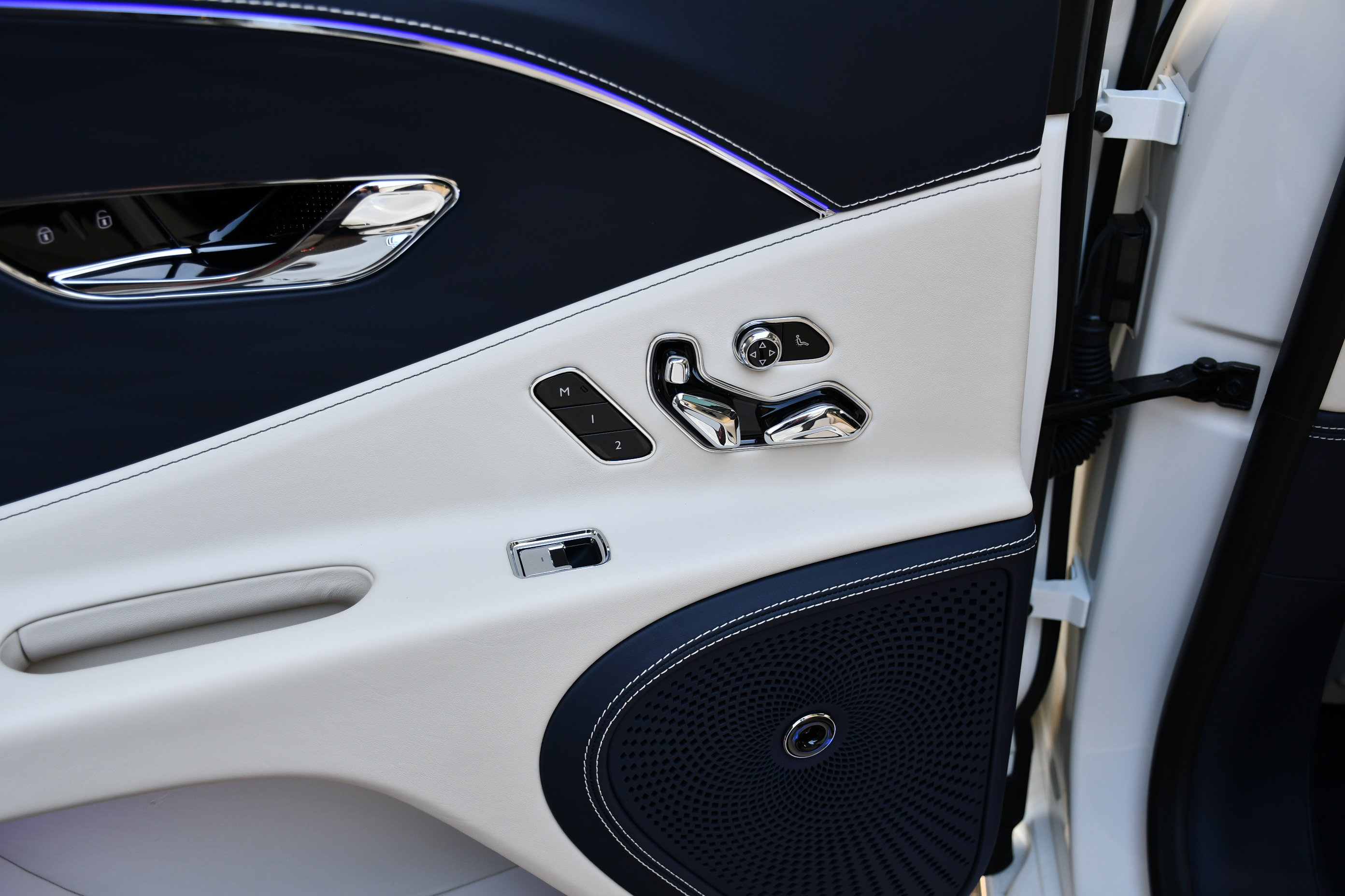 BENTLEY bond cars NAGOYA FIRST EDITION FLYING SPUR FlyingB FlyingSpur ソフトクローズドア ナイトビジョン パッケージ ファーストエディション フライングスパー ヘッドアップディスプレイ ベンチレーション ベントレー ボンドカーズ名古屋 マリナー マリナードライビングパッケージ 在庫車