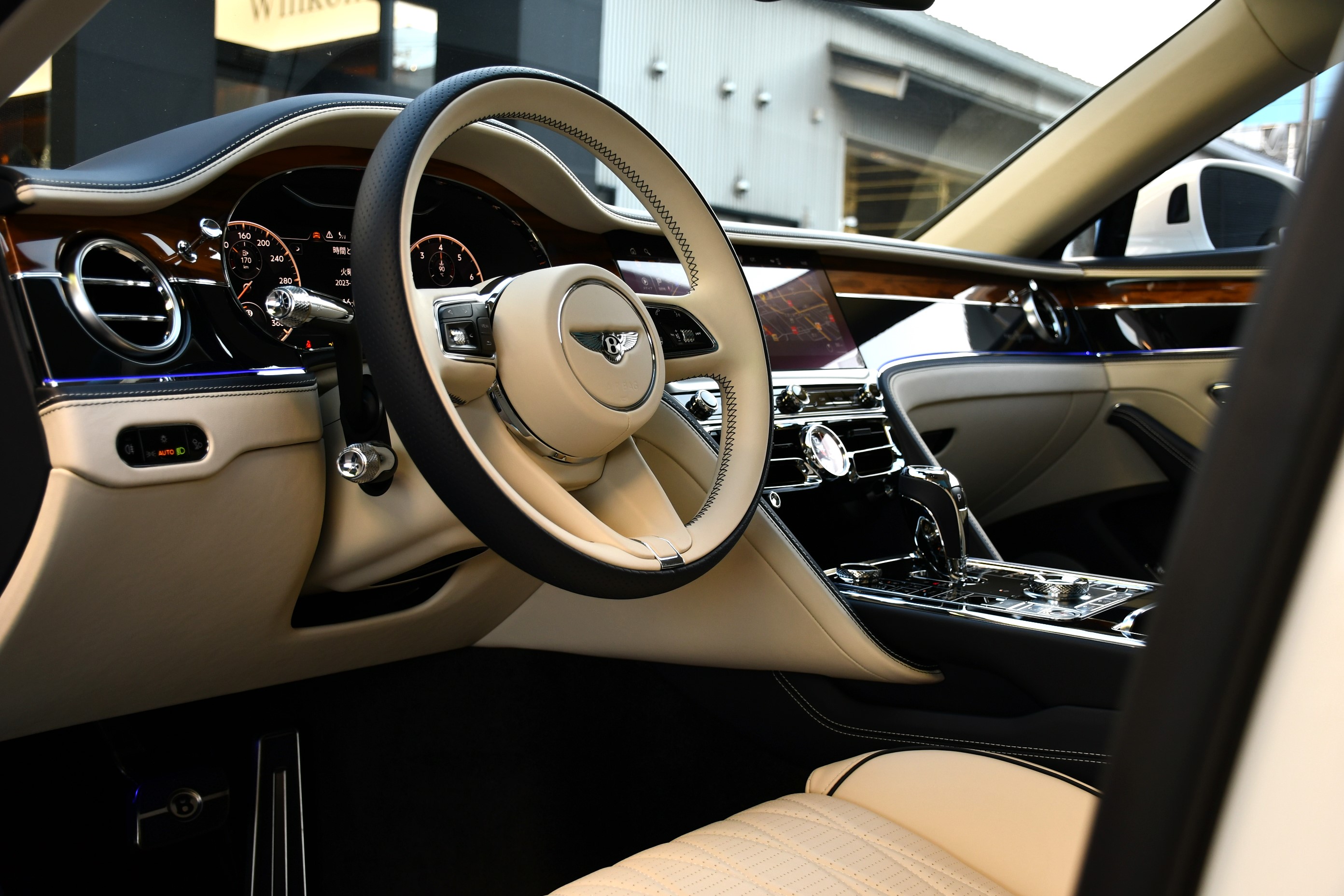 BENTLEY bond cars NAGOYA FIRST EDITION FLYING SPUR FlyingB FlyingSpur ソフトクローズドア ナイトビジョン パッケージ ファーストエディション フライングスパー ヘッドアップディスプレイ ベンチレーション ベントレー ボンドカーズ名古屋 マリナー マリナードライビングパッケージ 在庫車