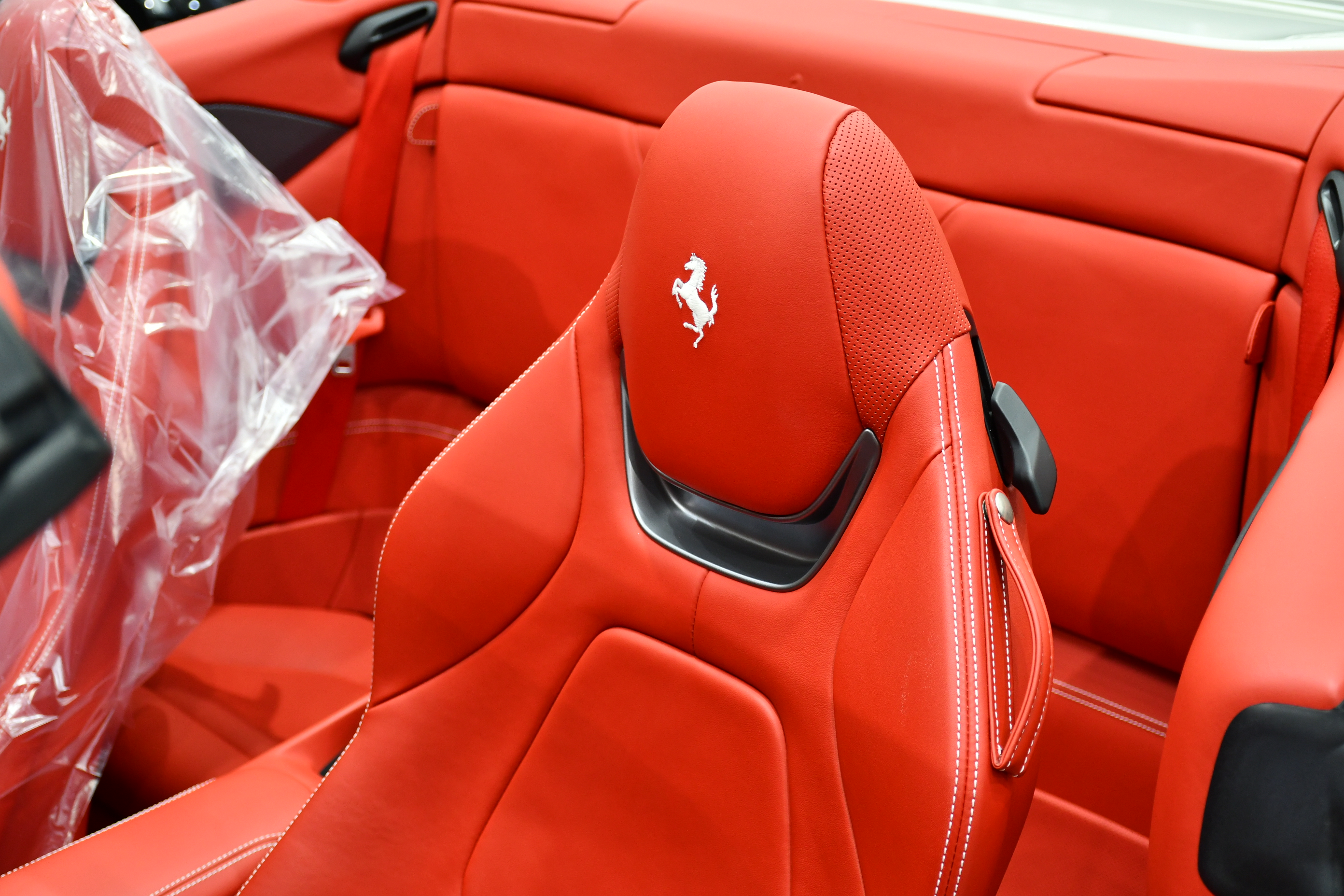 Ferrari Portofino フェラーリ ポルトフィーノ カーボン カーボンドライパーズゾーン カーボンLEDステアリング ビアンコアヴス 左ハンドル ディーラー車 カーボンセンターブリッジ ボンドカーズ名古屋 bond cars NAGOYA 在庫車