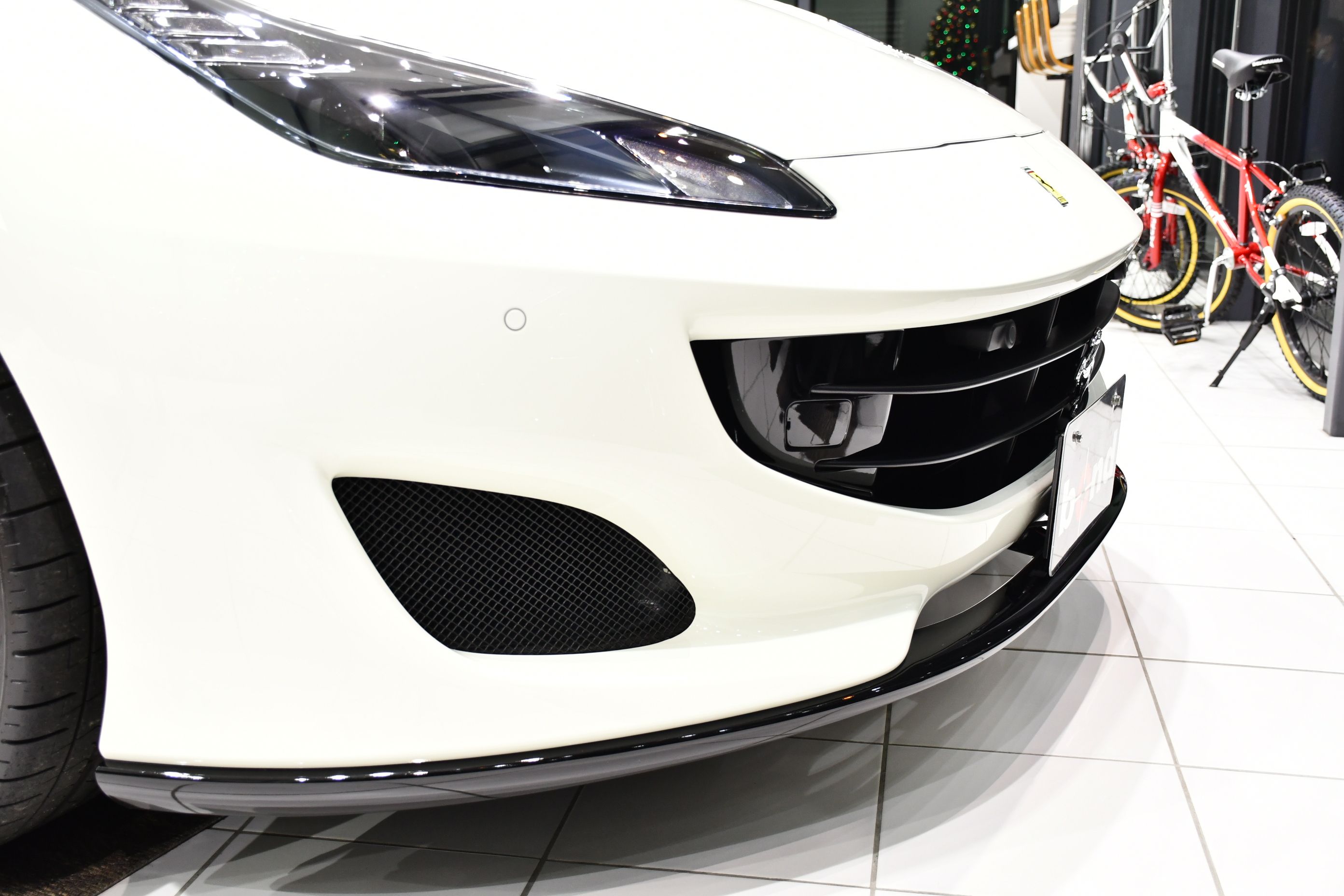 Ferrari Portofino フェラーリ ポルトフィーノ カーボン カーボンドライパーズゾーン カーボンLEDステアリング ビアンコアヴス 左ハンドル ディーラー車 カーボンセンターブリッジ ボンドカーズ名古屋 bond cars NAGOYA 在庫車