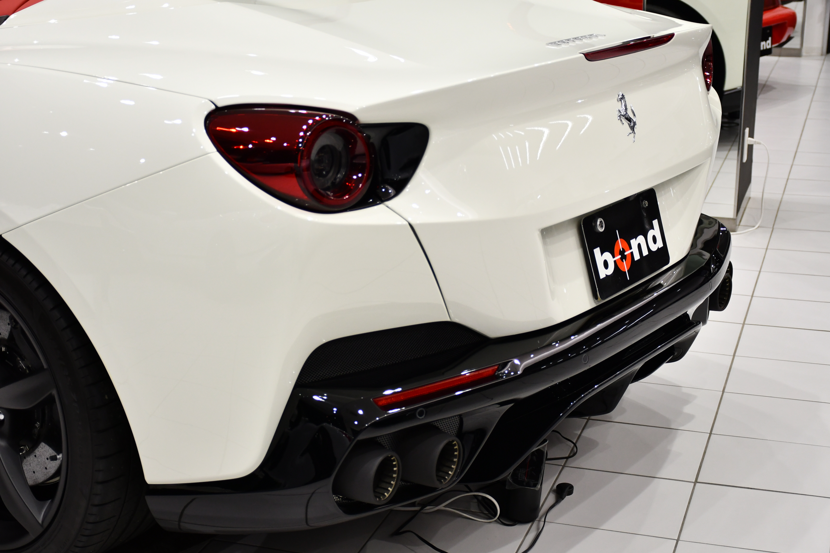 Ferrari Portofino フェラーリ ポルトフィーノ カーボン カーボンドライパーズゾーン カーボンLEDステアリング ビアンコアヴス 左ハンドル ディーラー車 カーボンセンターブリッジ ボンドカーズ名古屋 bond cars NAGOYA 在庫車