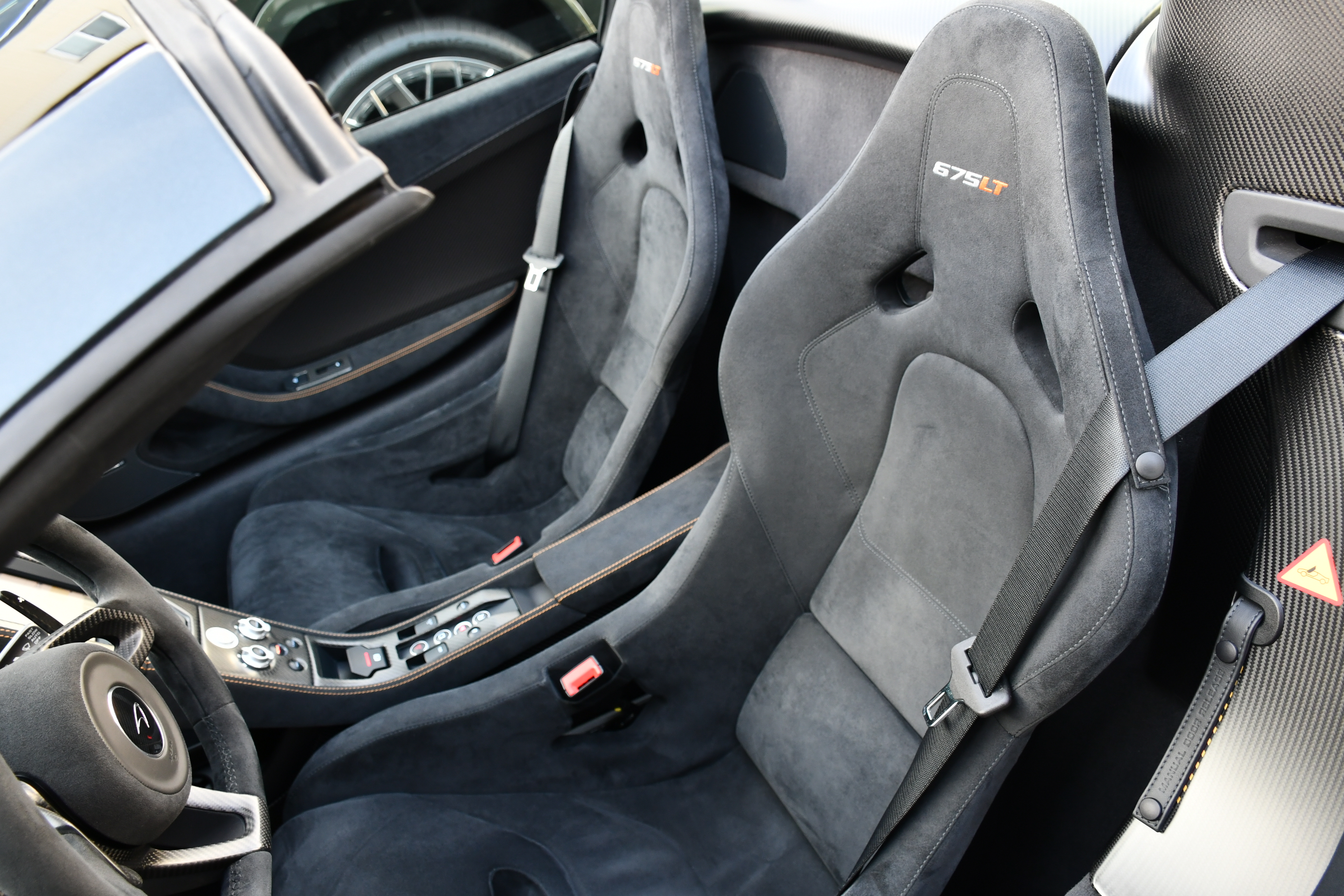 McLaren　675LT Spider　ボンドカーズ名古屋　bond cars NAGOYA　カーボンブレーキ　フロントリフター　前後バンパーセンサー　バックカメラ　カーボンインテリア　カーボンエクステリア　在庫車　マクラーレン