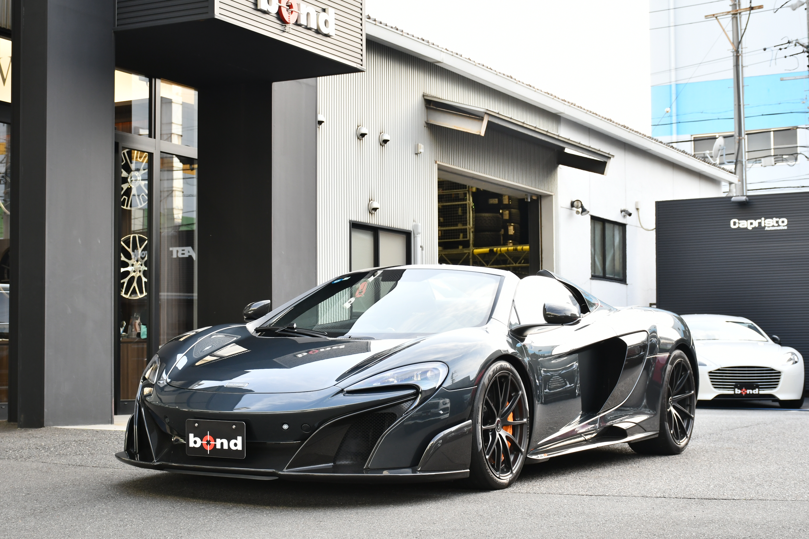 McLaren　675LT Spider　ボンドカーズ名古屋　bond cars NAGOYA　カーボンブレーキ　フロントリフター　前後バンパーセンサー　バックカメラ　カーボンインテリア　カーボンエクステリア　在庫車　マクラーレン