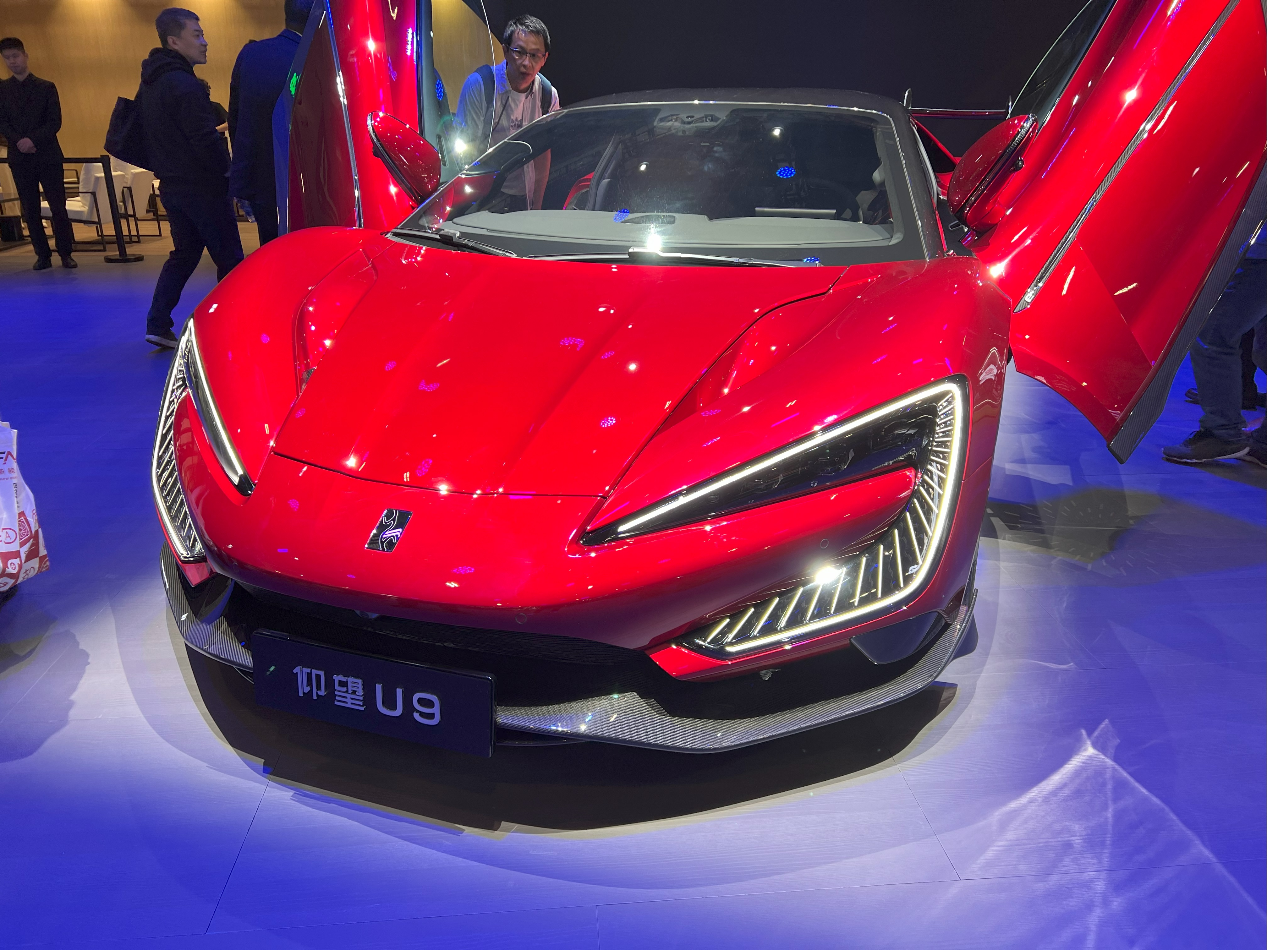 中国　オートエコシステム　自動車　カスタムカー　深圳　カスタム