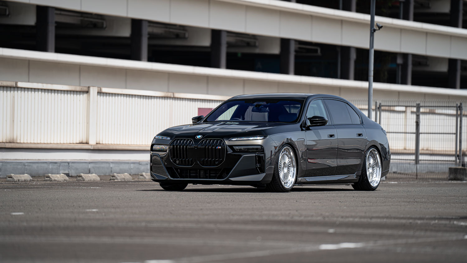 BMW G70 i7 M70 ローダウン ASC ホイール MVフォージド アメ鍛 22インチ カスタム 名古屋