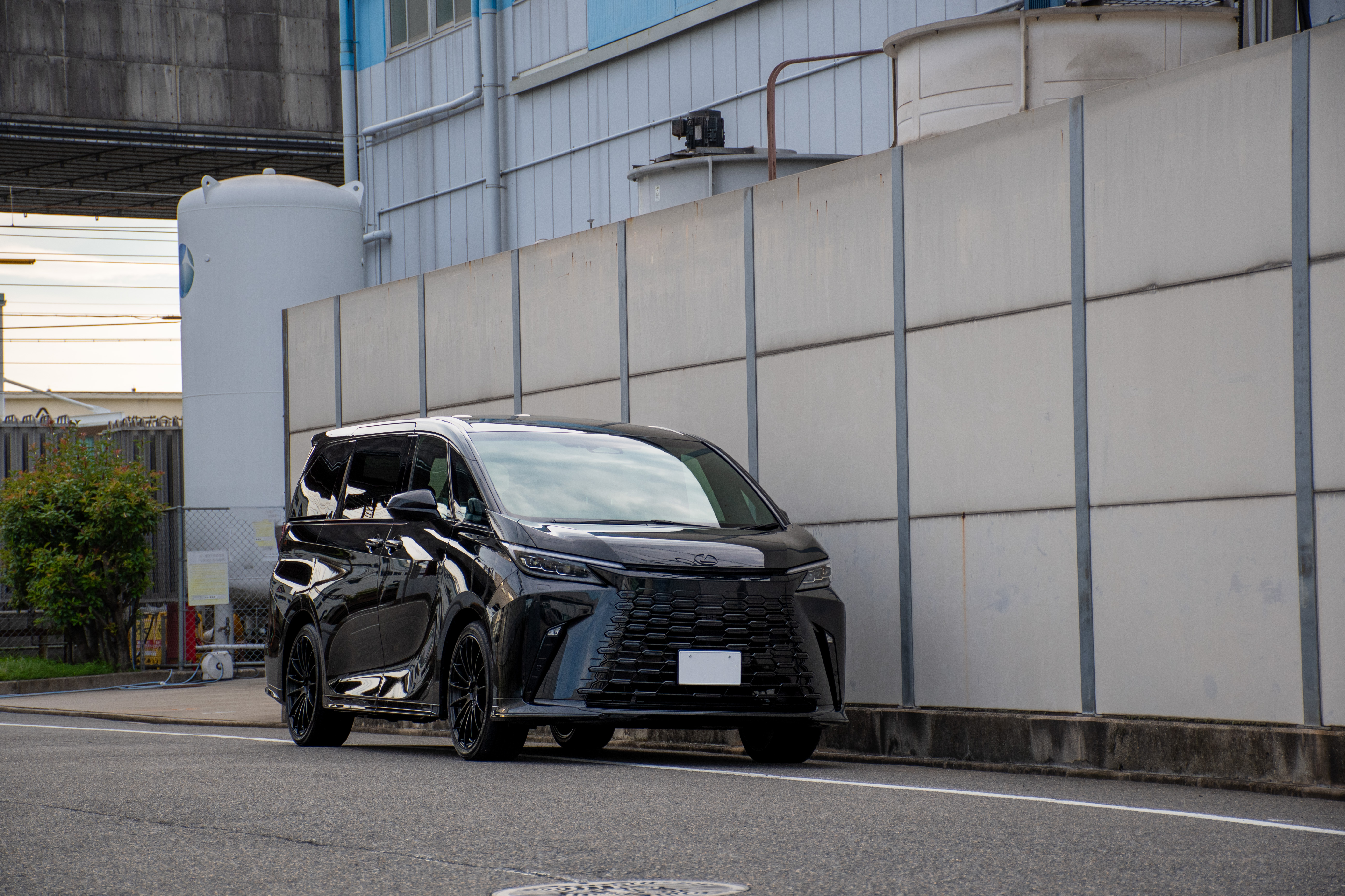 愛知 名古屋 カスタム LEXUS レクサス LM ブラックアウト ボンド名古屋
