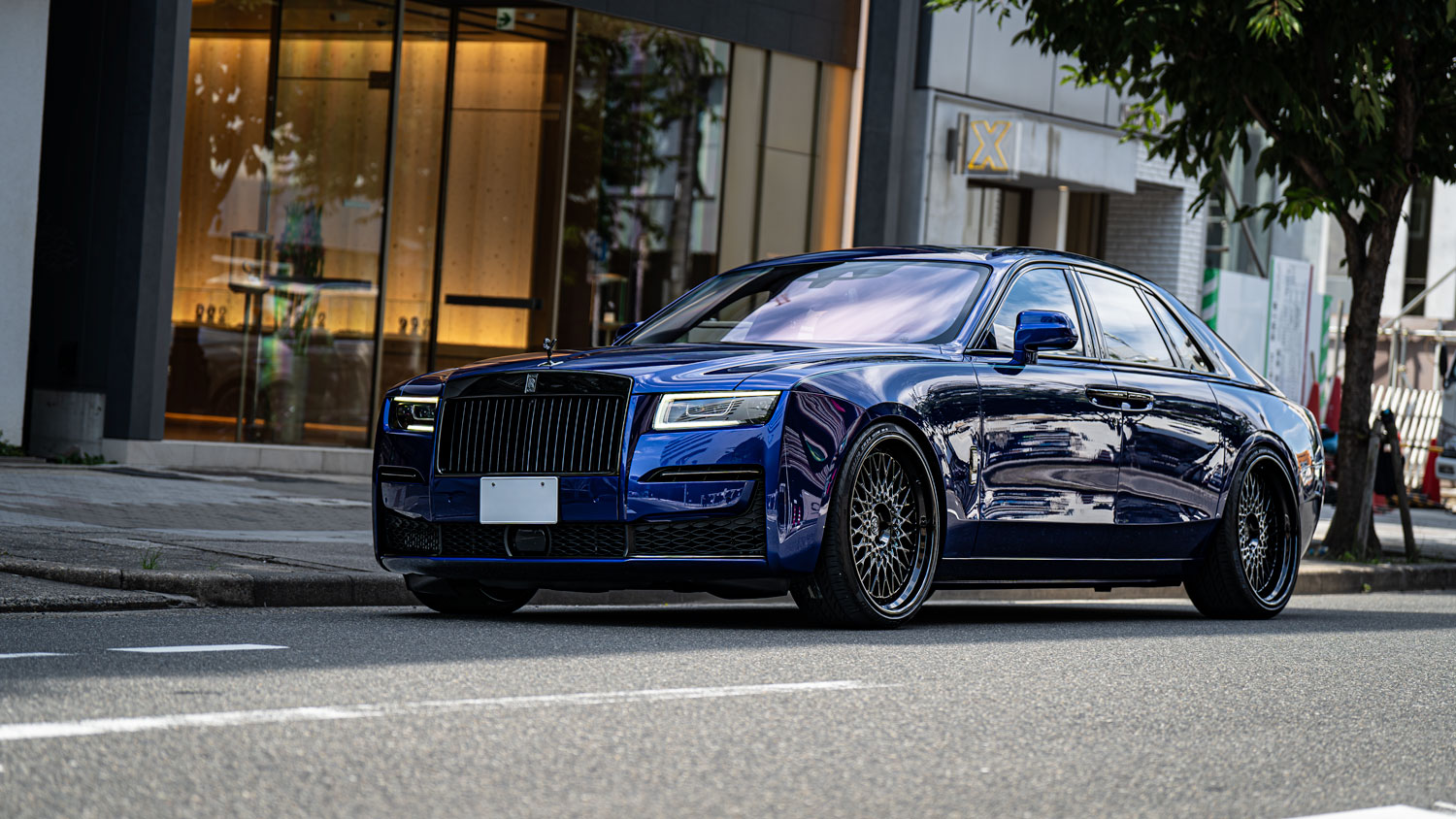 ロールスロイス ゴースト ブラックバッジ ローダウン HRE ホイール アメ鍛 24インチ ブラックアウト カスタム 名古屋