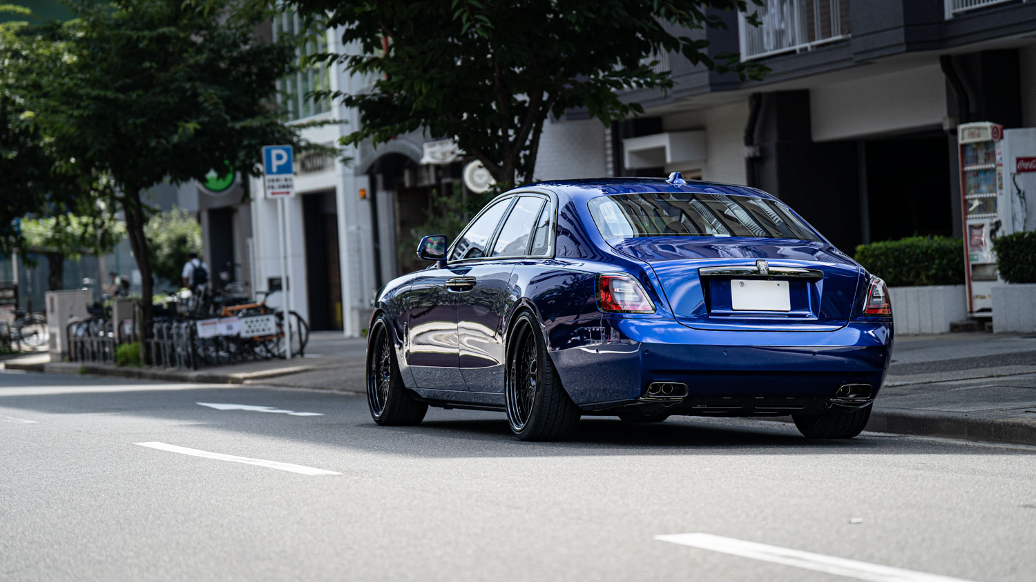 ロールスロイス ゴースト ブラックバッジ ローダウン HRE ホイール アメ鍛 24インチ ブラックアウト カスタム 名古屋