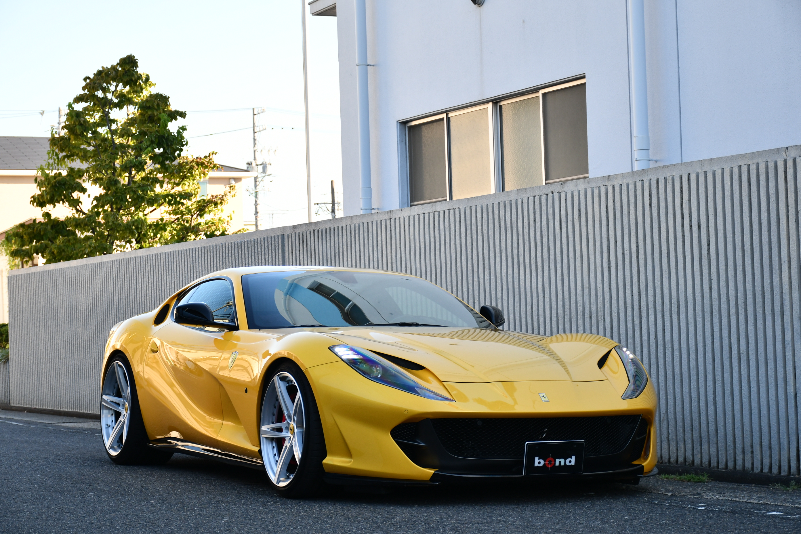 在庫車　新入庫　ローダウン　ボンドカーズ名古屋　フェラーリ812スーパーファスト　フェラーリ　ディーラー車　Novitec　Michelin　Giallo Triplo Strato　812　bond cars NAGOYA　ferrari　FERRARI 812Superfast
