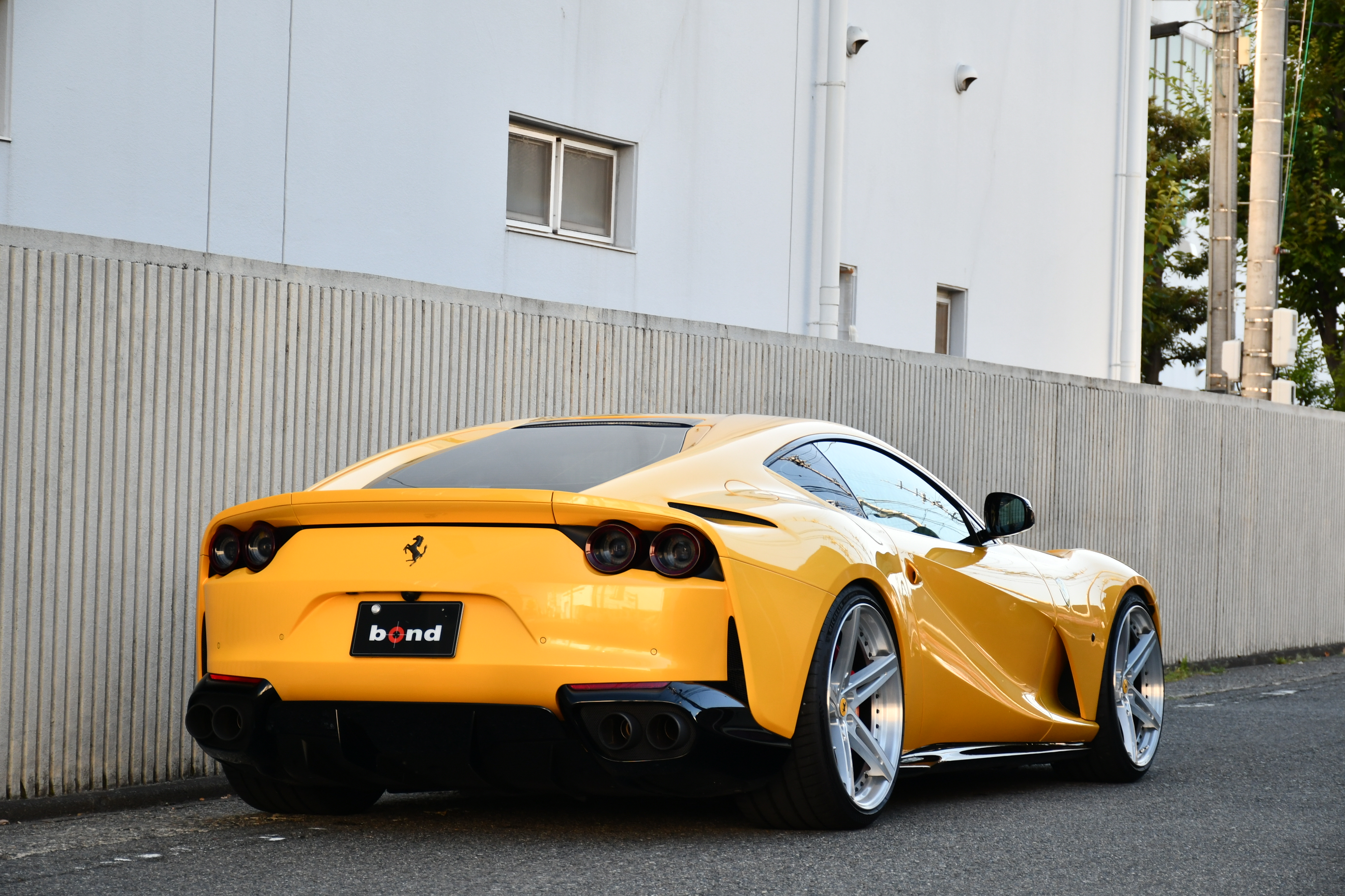在庫車　新入庫　ローダウン　ボンドカーズ名古屋　フェラーリ812スーパーファスト　フェラーリ　ディーラー車　Novitec　Michelin　Giallo Triplo Strato　812　bond cars NAGOYA　ferrari　FERRARI 812Superfast