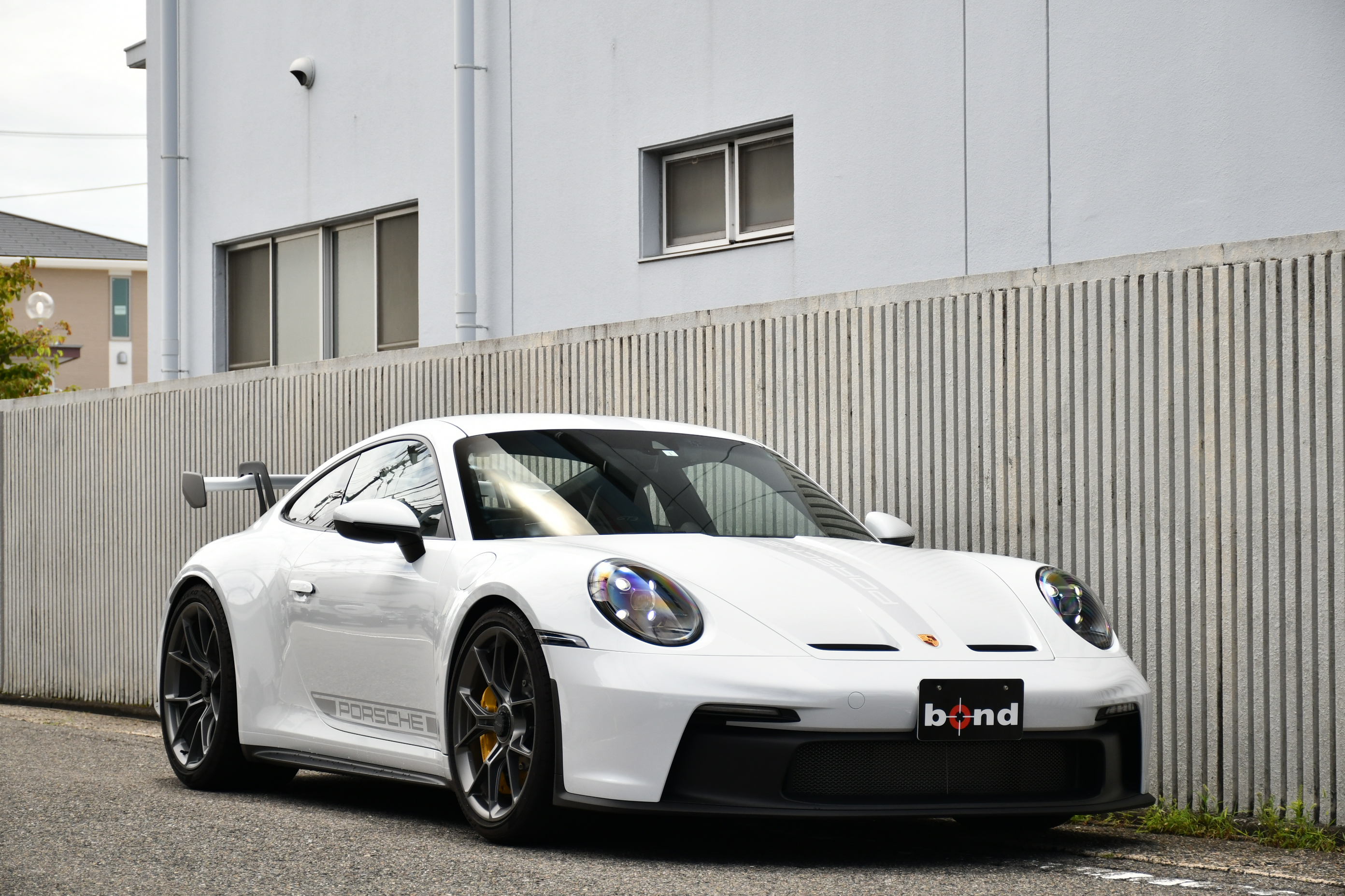 ボンドカーズ名古屋　bond cars NAGOYA　ポルシェ　PORSCHE　911　GT3　PCCB　カーボンブレーキ　BOSE　フロントリフター　センターロック　キャララホワイト　スポーツクロノ　スポーツシート　シートヒーター　在庫車　新入庫　右ハンドル　正規ディーラー車