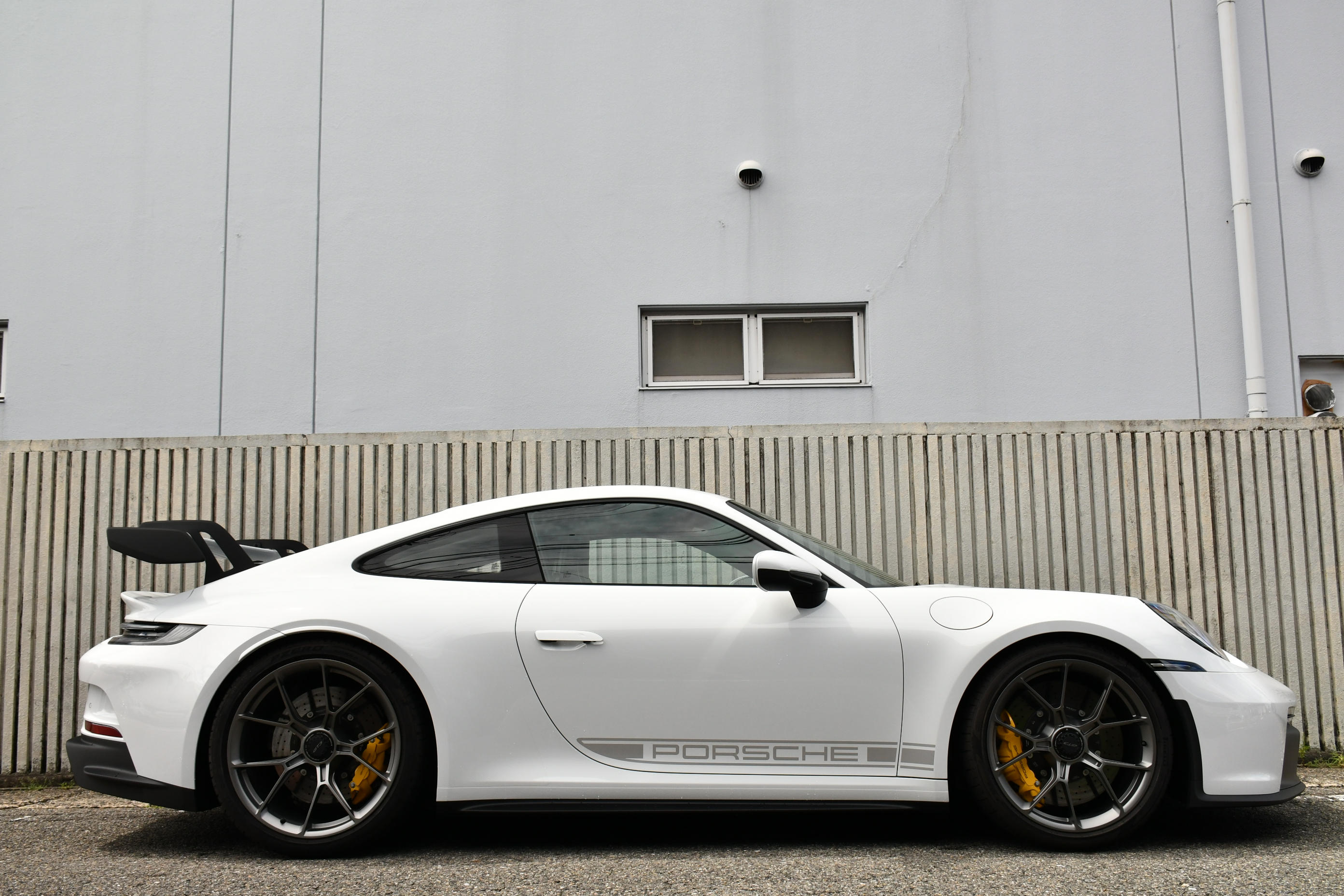 ボンドカーズ名古屋　bond cars NAGOYA　ポルシェ　PORSCHE　911　GT3　PCCB　カーボンブレーキ　BOSE　フロントリフター　センターロック　キャララホワイト　スポーツクロノ　スポーツシート　シートヒーター　在庫車　新入庫　右ハンドル　正規ディーラー車