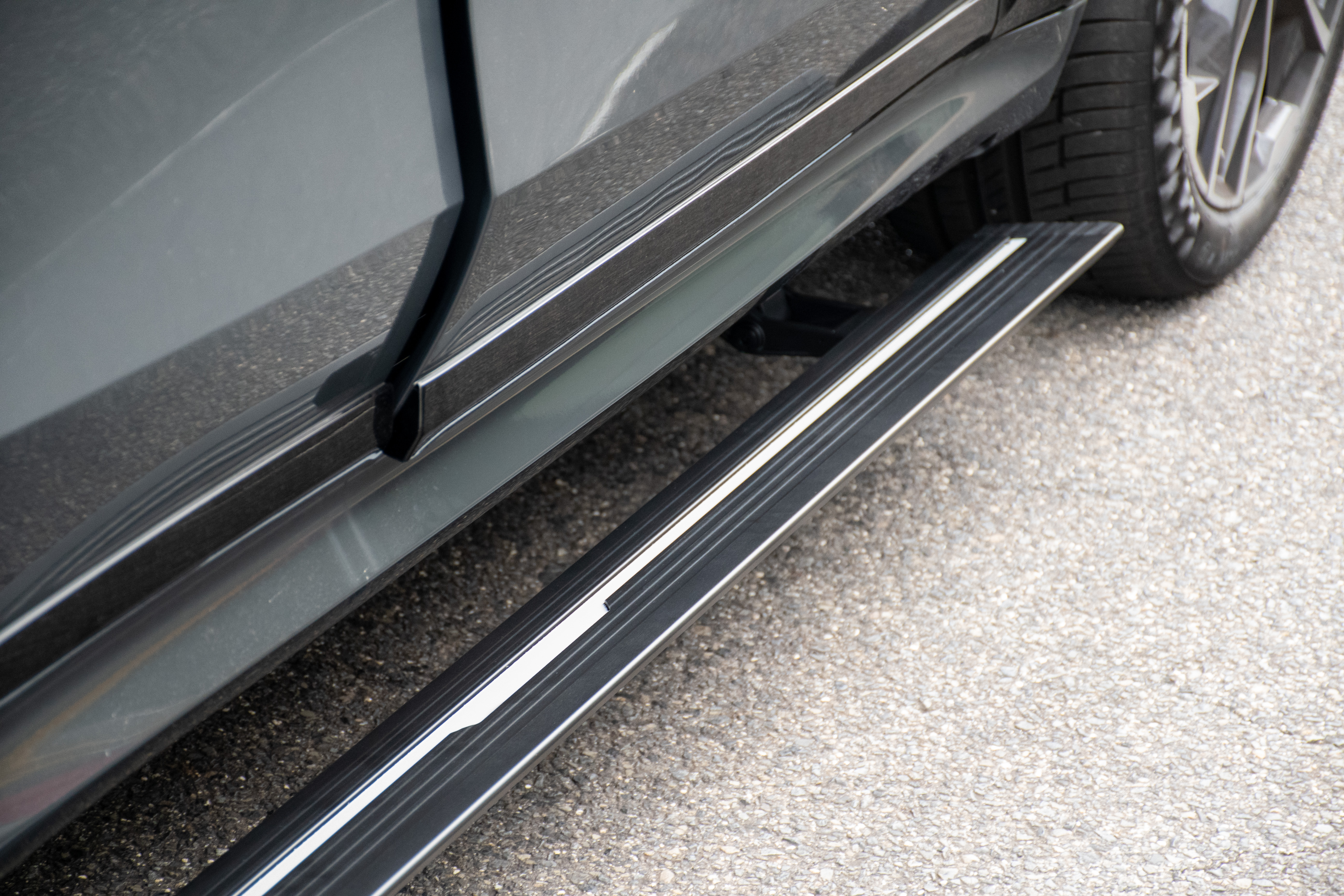 BMW X7 G07 電動サイドステップ