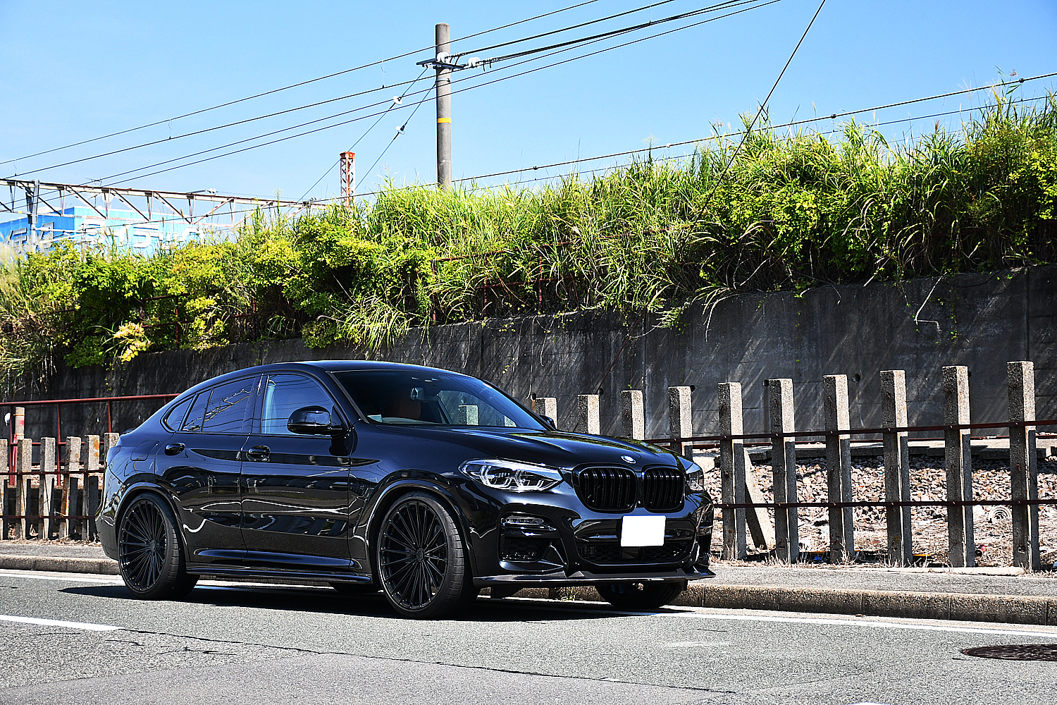愛知県　名古屋　BMW　G02　X4　カスタム　ローダウン　BCフォージド　３Dデザイン　リップ　KW　22インチ　ブラックアウト　ボンド　ボンド名古屋