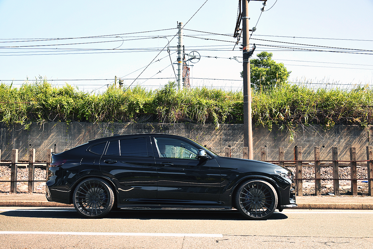 愛知県　名古屋　BMW　G02　X4　カスタム　ローダウン　BCフォージド　３Dデザイン　リップ　KW　22インチ　ブラックアウト　ボンド　ボンド名古屋