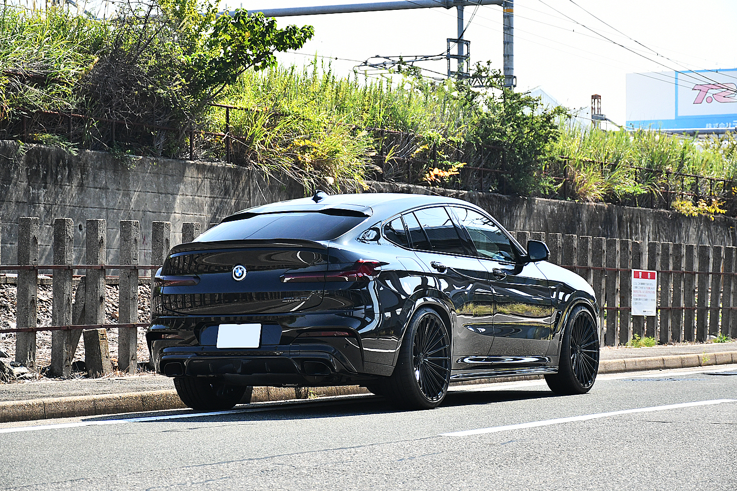 愛知県　名古屋　BMW　G02　X4　カスタム　ローダウン　BCフォージド　３Dデザイン　リップ　KW　22インチ　ブラックアウト　ボンド　ボンド名古屋