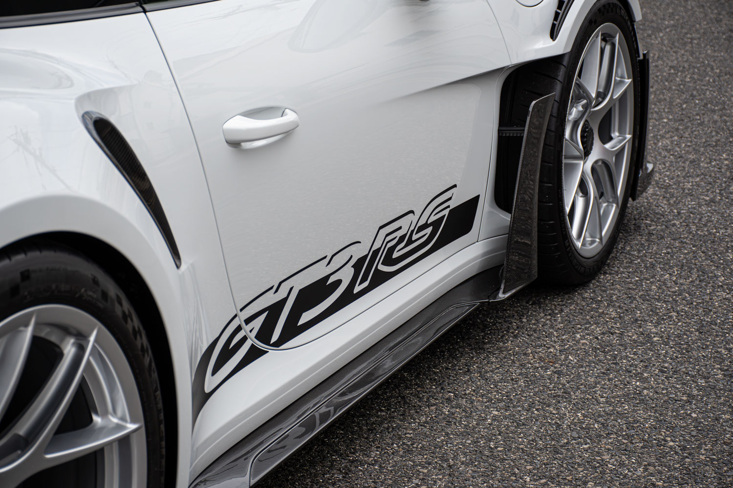 ポルシェ　992GT3RS　9デザイン　1016インダストリーズ　カーボンパーツ　プロテクションフィルム　カスタム　名古屋