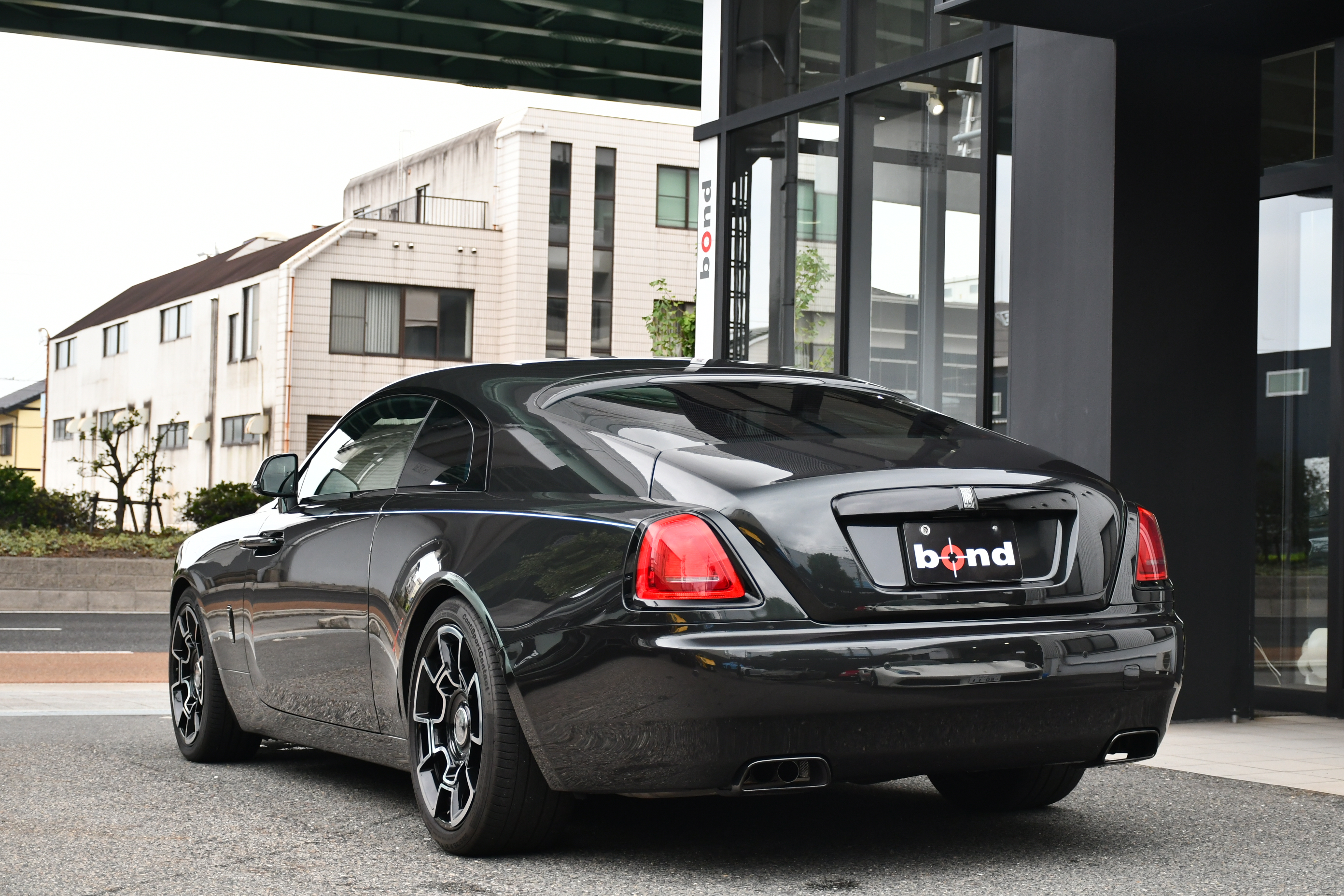 ボンドカーズ名古屋　bond cars NAGOYA　ロールスロイス　Rolls-Royce　レイス　Wraith　ブラックバッチ　Black Badge　コーチライン　スターライト　ベンチレーション　在庫車　新入庫