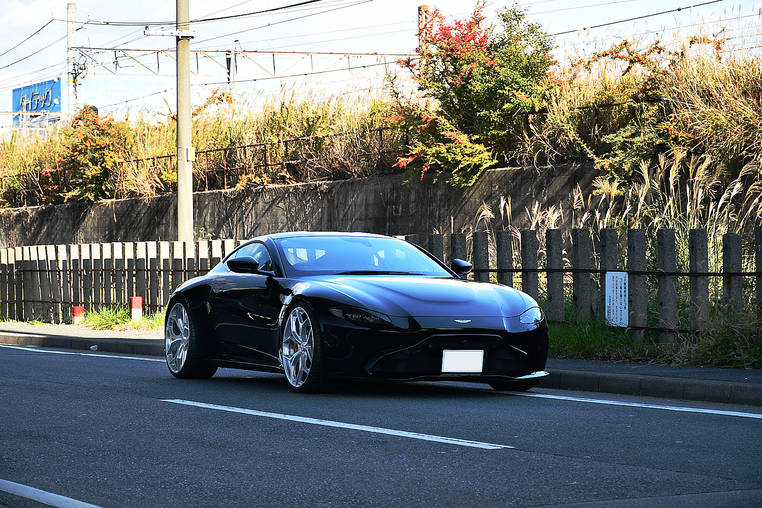 愛知県　名古屋　アストンマーチン　カスタム　HER　P111SC　ローダウン　KW　HAS　ボンド　ボンド名古屋