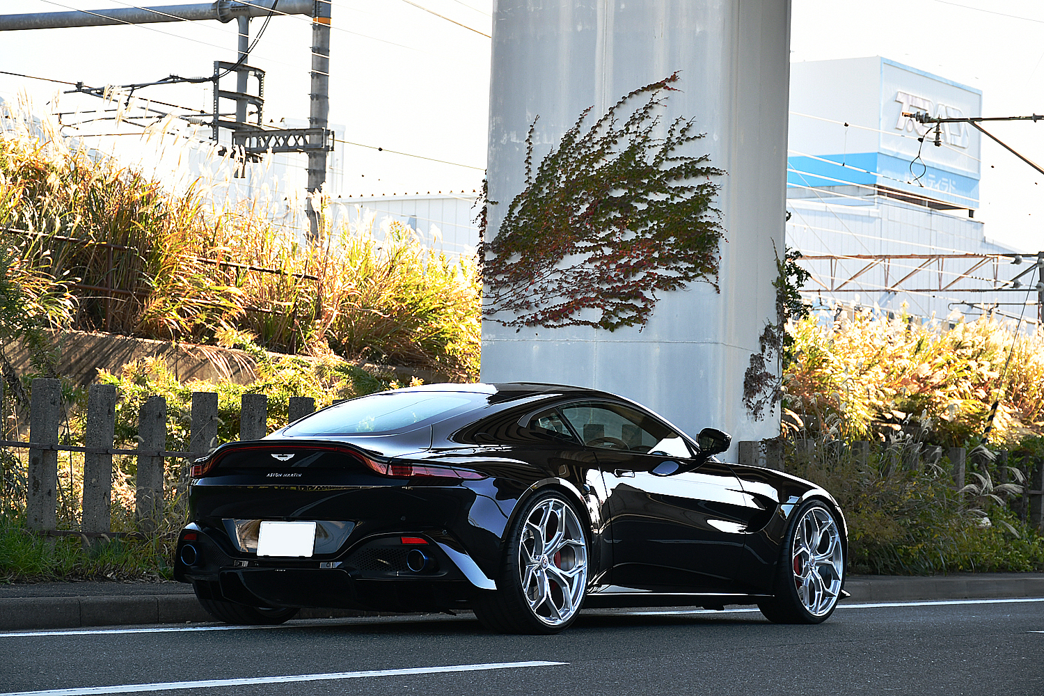 愛知県　名古屋　アストンマーチン　カスタム　HER　P111SC　ローダウン　KW　HAS　ボンド　ボンド名古屋
