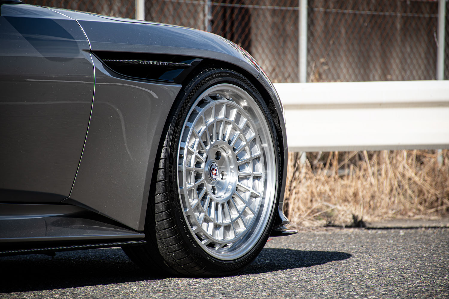 アストンマーチン DB12 ローダウン ホイール HRE アメ鍛 22インチ 22inch カスタム 名古屋