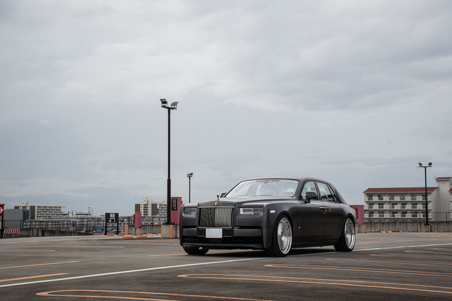 RollsRoyce ロールスロイス Phantom8 ファントム8 シリーズ2 Series2 ローダウン HRE アメ鍛 ホイール カスタム 名古屋