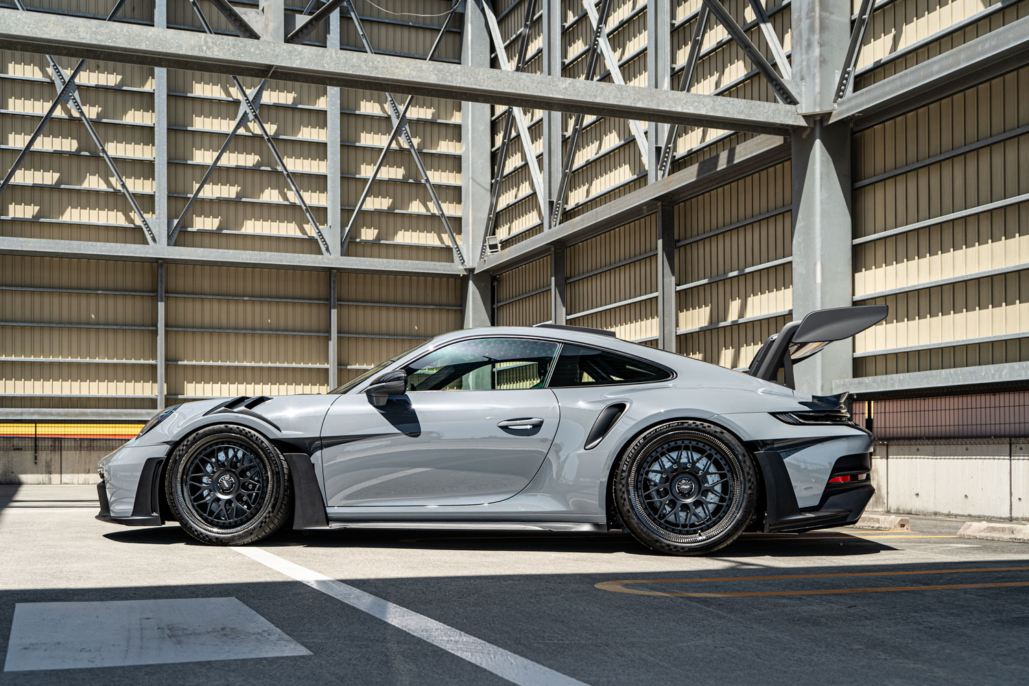 Porsche　ポルシェ　992　GT3RS　ローダウン　ホイール　HRE　アメ鍛　CRBN　Classic300　カスタム　名古屋