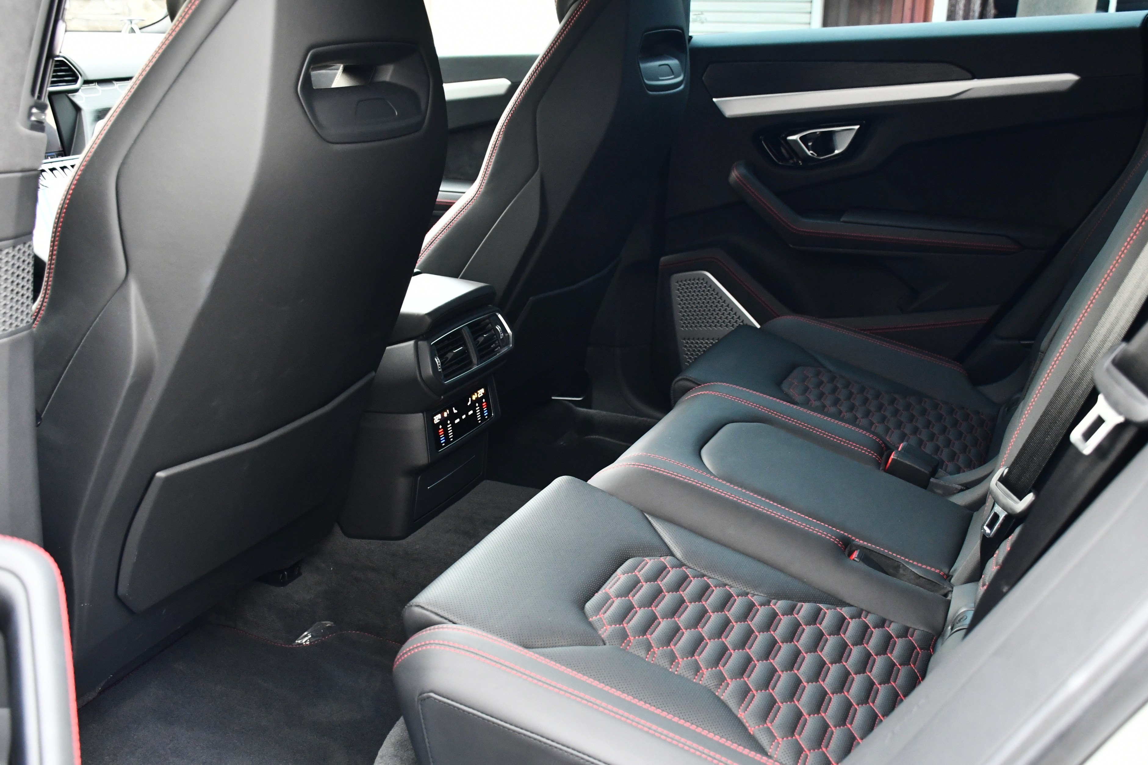ボンドカーズ名古屋 bond cars NAGOYA ランボルギーニ Lamborghini ウルス Urus 左ハンドル 正規ディーラー車 新入庫 在庫車 Bang&Olufsen